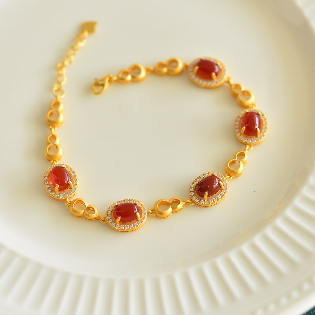 An Exquisite Sterling Silver-Gold Plated Inlaid Red Agate Bracelet,Inlaid Diamond: An Exquisite Sterling Silver-Gold Plated Inlaid Red Agate Bracelet,Inlaid Diamond,Size:6mmx8mm 纯银镀金镶红玛瑙手链,嵌钻石