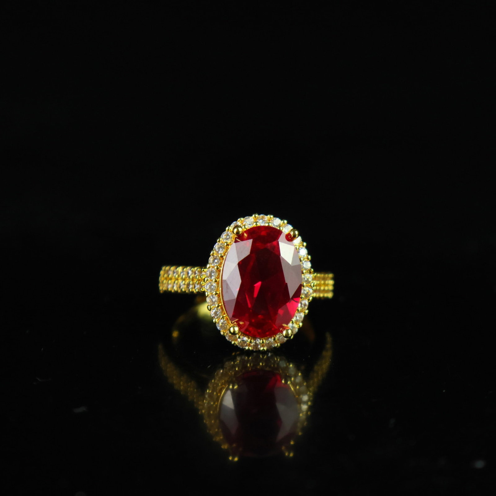 An Exquisite Ring: An Exquisite Ring,Size:14mmx10mm 一个精美的戒指