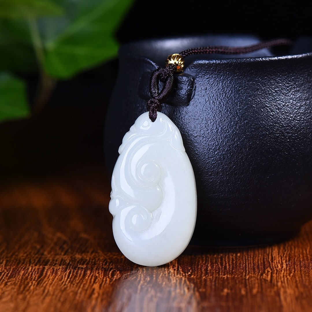 An Exquisite White Jade Pendant: An Exquisite White Jade Pendant,Size:20mmx37mm 白玉挂件