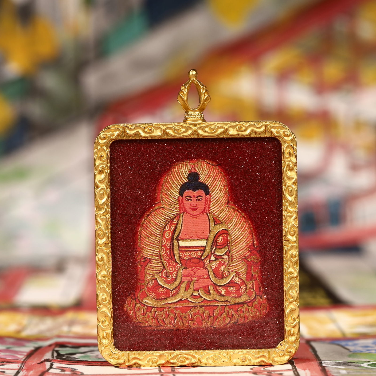 An Exquisite Painted Color Statue of Sakyamuni Tangka: An Exquisite Painted Color Statue of Sakyamuni Tangka,Size:2inx2.8in 彩绘释迦摩尼像唐卡
