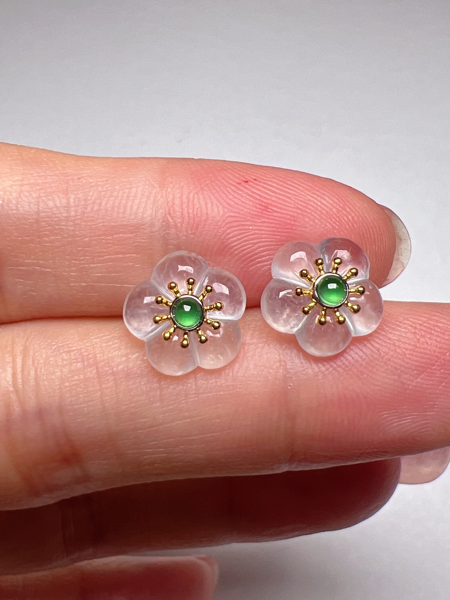 A Pair of Exquisite 18k Gold Inlaid Jadeite Earrings: A Pair of Exquisite 18k Gold Inlaid Jadeite Earrings,Size(Loose Stone):10.2mmx4.4mm 一对18k金镶嵌翡翠耳钉