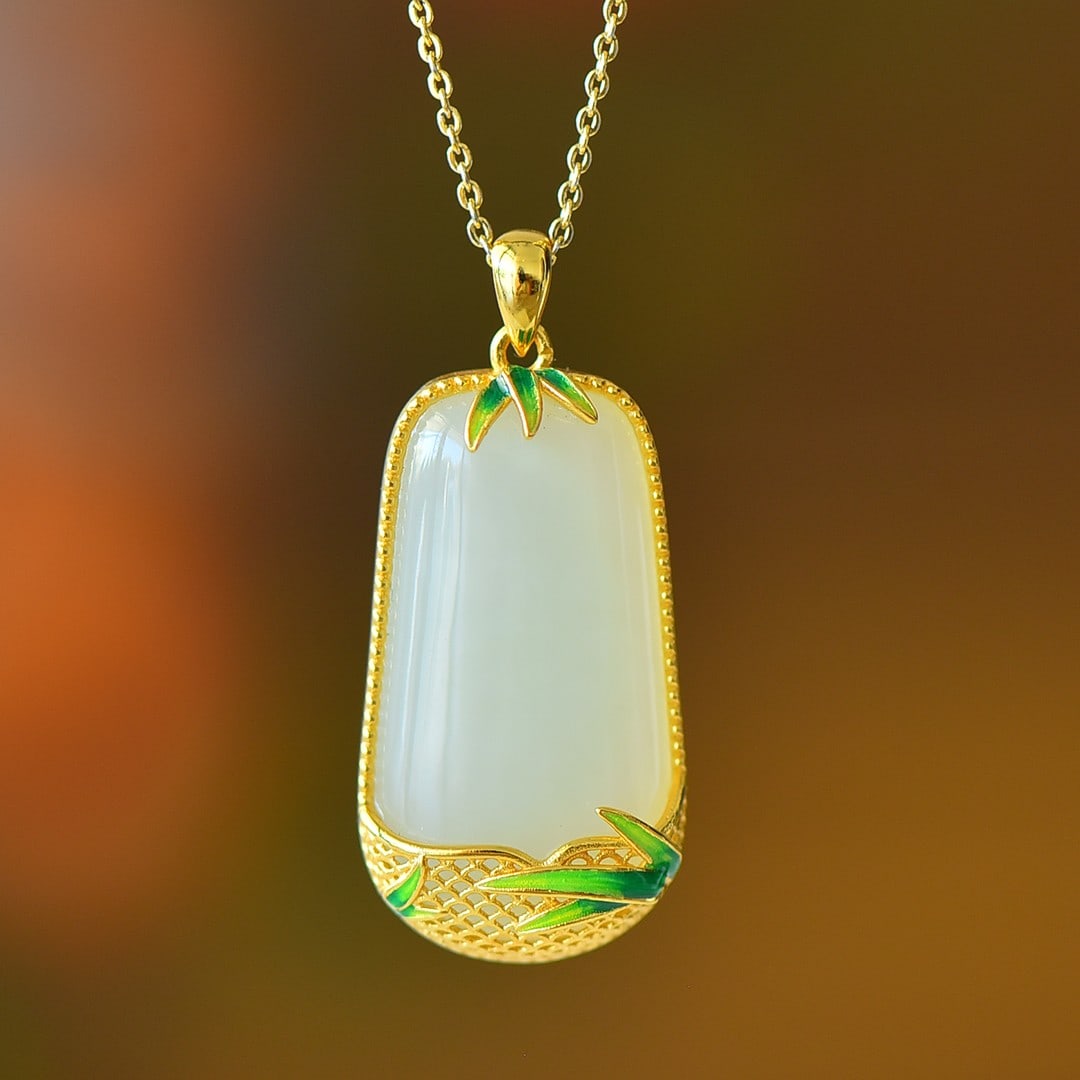 An Exquisite Sterling Silver-Gold Plated Inlaid White Jade Pendant: An Exquisite Sterling Silver-Gold Plated Inlaid White Jade Pendant,Size:15mmx30mm 纯银镀金镶白玉吊坠