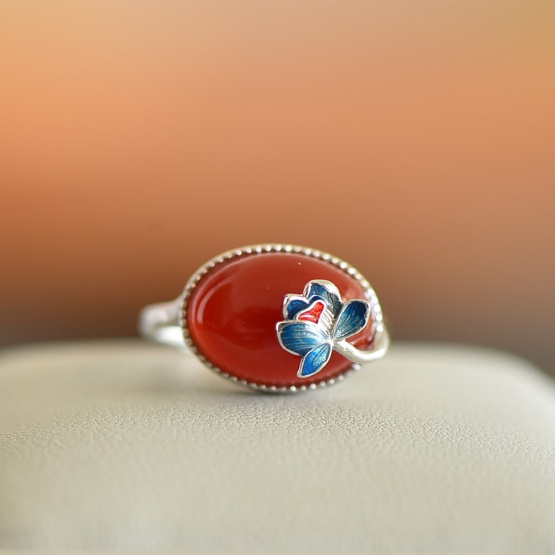An Exquisite Sterling Silver Inlaid Agate Enamel Ring: An Exquisite Sterling Silver Inlaid Agate Enamel Ring,Size:10mmx14mm 纯银镶玛瑙珐琅戒指