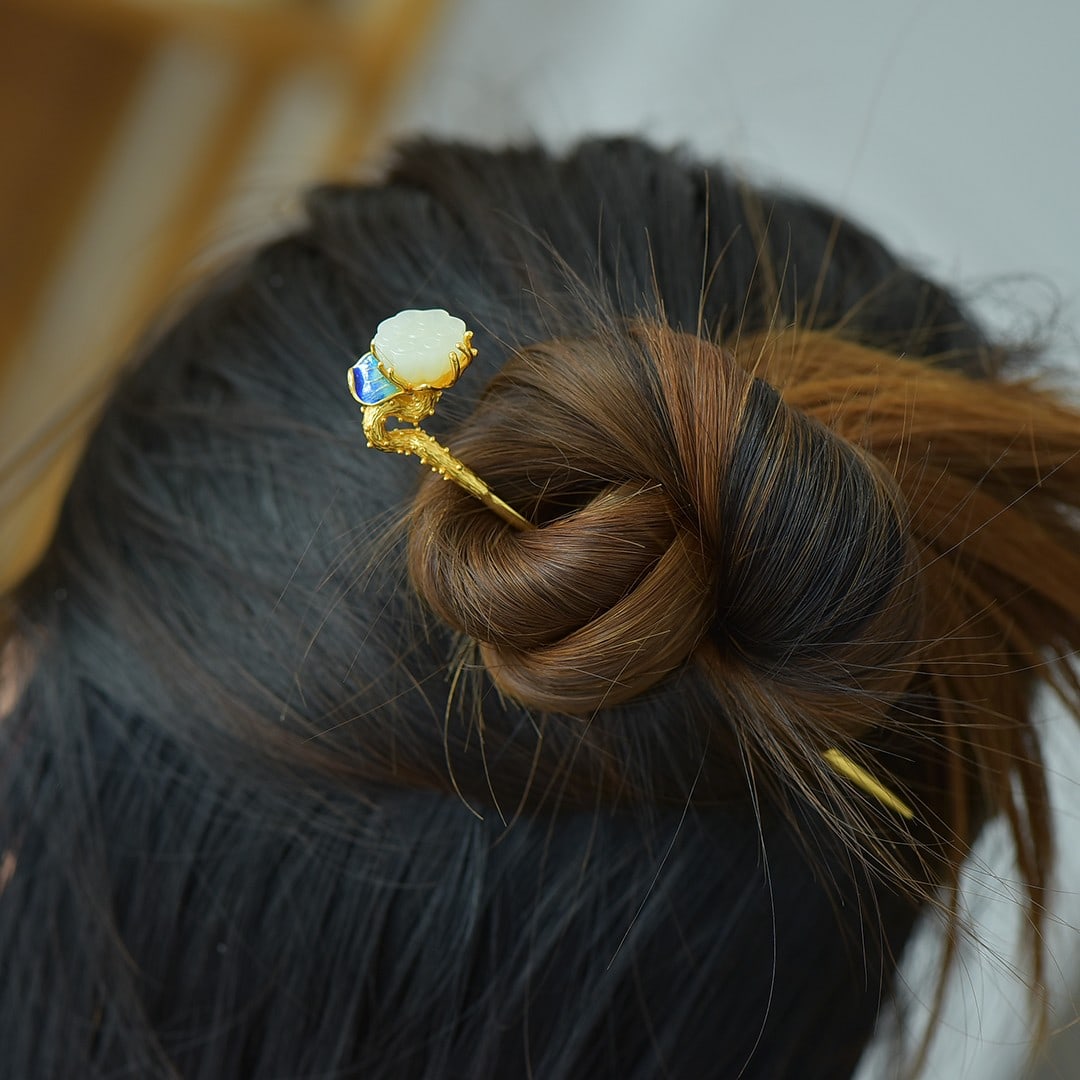 An Exquisite Sterling Silver-Gold Plated Inlaid White Jade Hairpin: An Exquisite Sterling Silver-Gold Plated Inlaid White Jade Hairpin,Size:15mmx15mm 纯银镀金镶白玉发簪