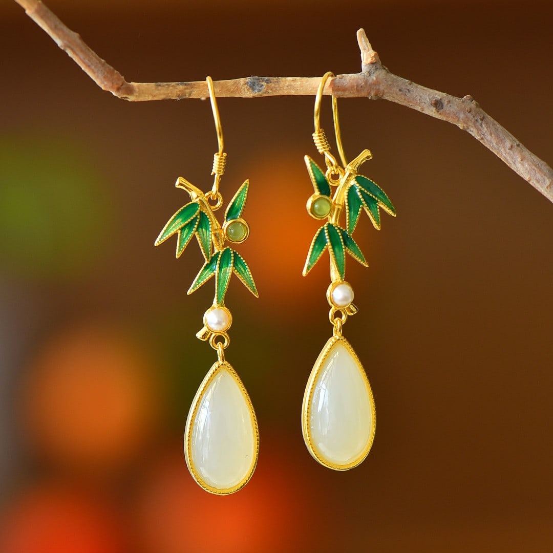 A Pair of Exquisite Sterling Silver-Gold Plated Inlaid White Jade Earrings: A Pair of Exquisite Sterling Silver-Gold Plated Inlaid White Jade Earrings,Size:8mmx14mm 一对纯银镀金镶白玉耳环