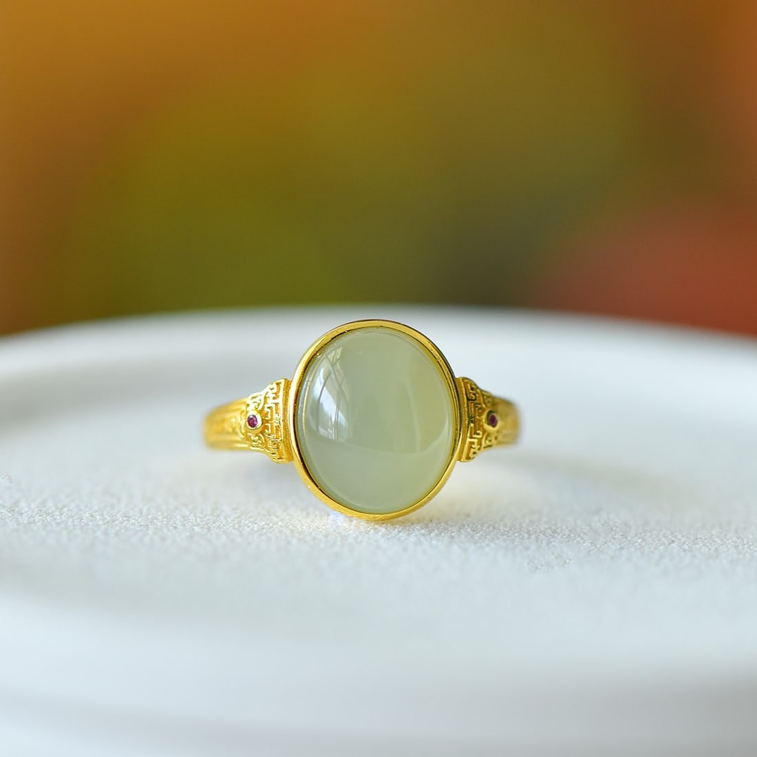 An Exquisite Sterling Silver-Gold Plated Inlaid Greenish Jade Ring: An Exquisite Sterling Silver-Gold Plated Inlaid Greenish Jade Ring,Size:10mmx12mm 纯银镀金镶青白玉戒指