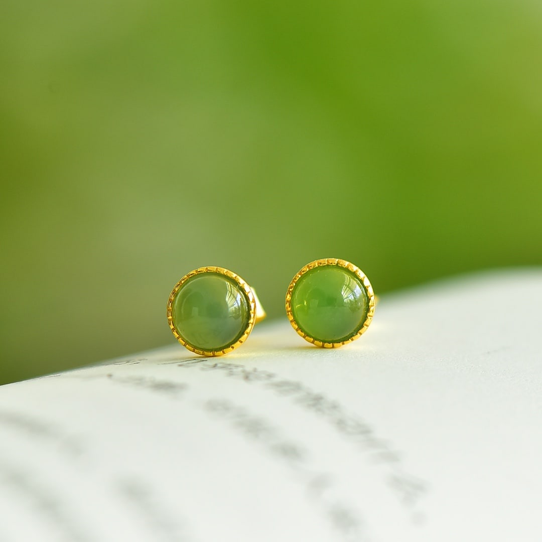 A Pair of Exquisite Sterling Silver-Gold Plated Inlaid Jasper Earrings: A Pair of Exquisite Sterling Silver-Gold Plated Inlaid Jasper Earrings 一对纯银镀金镶碧玉耳环