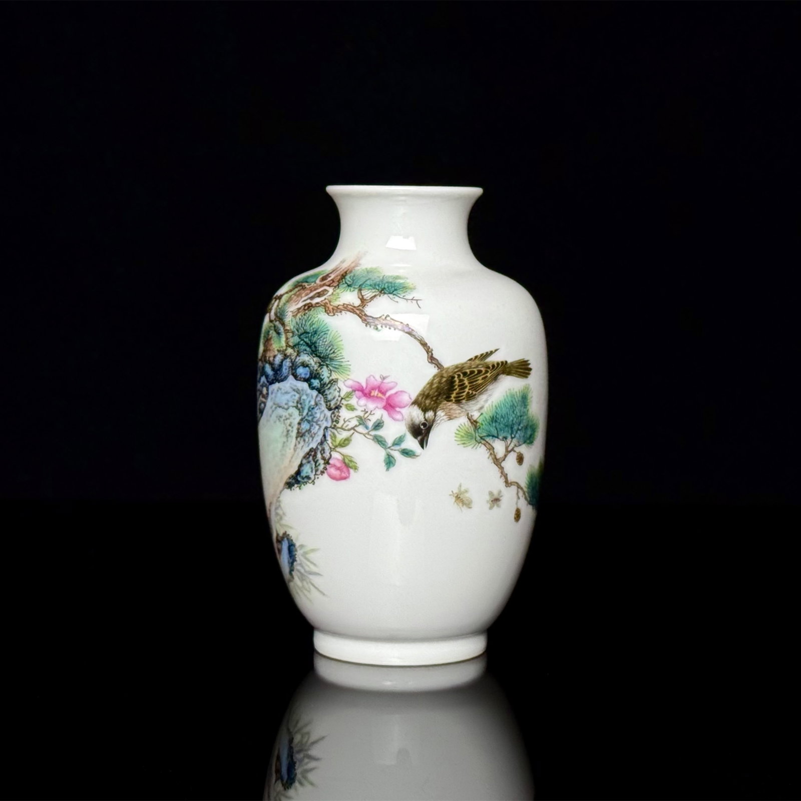 An Exquisite Enamel Flower and Bird Pattern Vase,With Poem: An Exquisite Enamel Flower and Bird Pattern Vase,With Poem,Qing Dynasty, China,Yongzheng Four-character Mark,Size:4.3inx2.9in 珐琅彩花鸟纹瓶,带诗&
