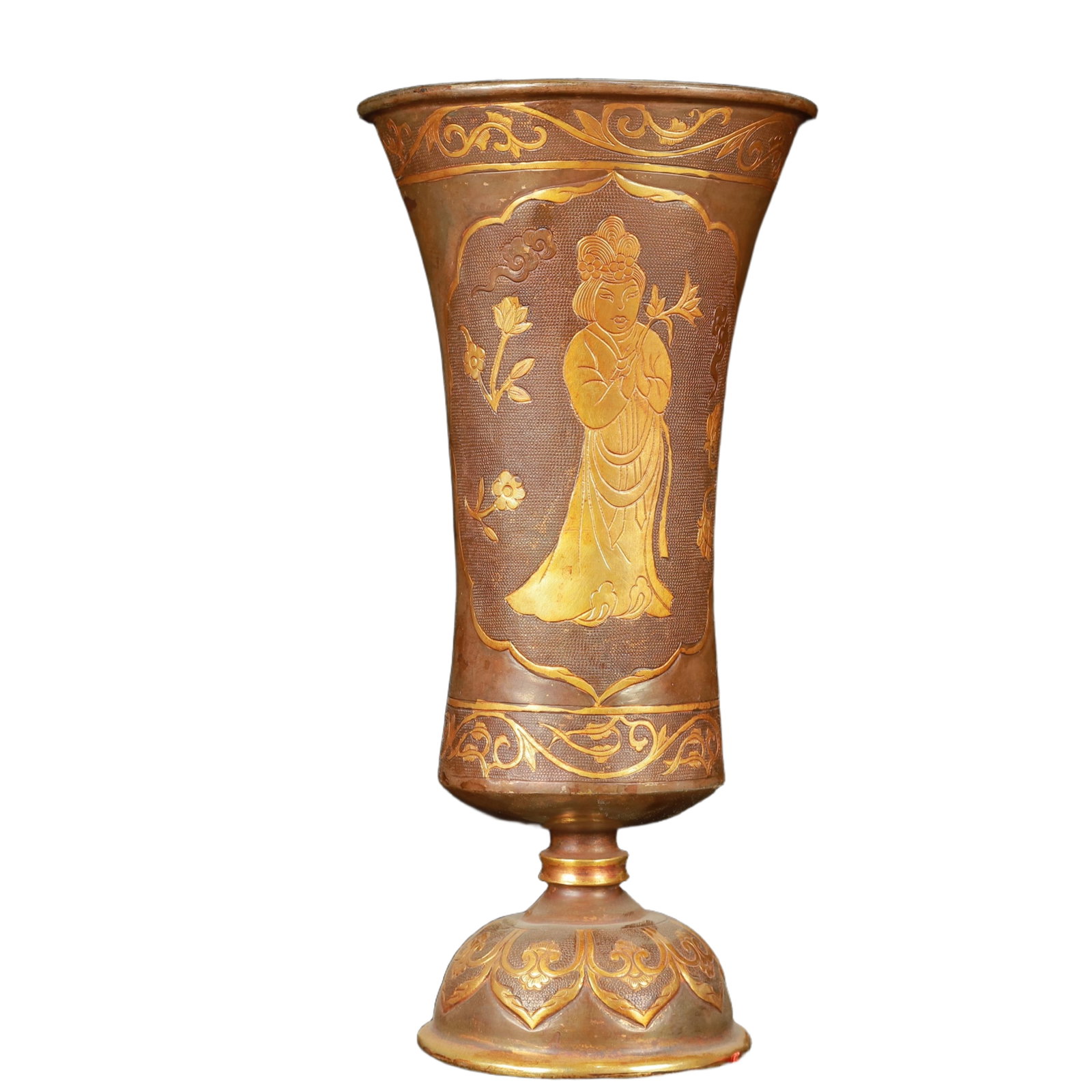 An Exquisite Gilt Silver Figure Pattern Cup: An Exquisite Gilt Silver Figure Pattern Cup Qing Dynasty,China,Size:4.1inx8.7in,Weight:600g 银鎏金人物纹杯,中国清代