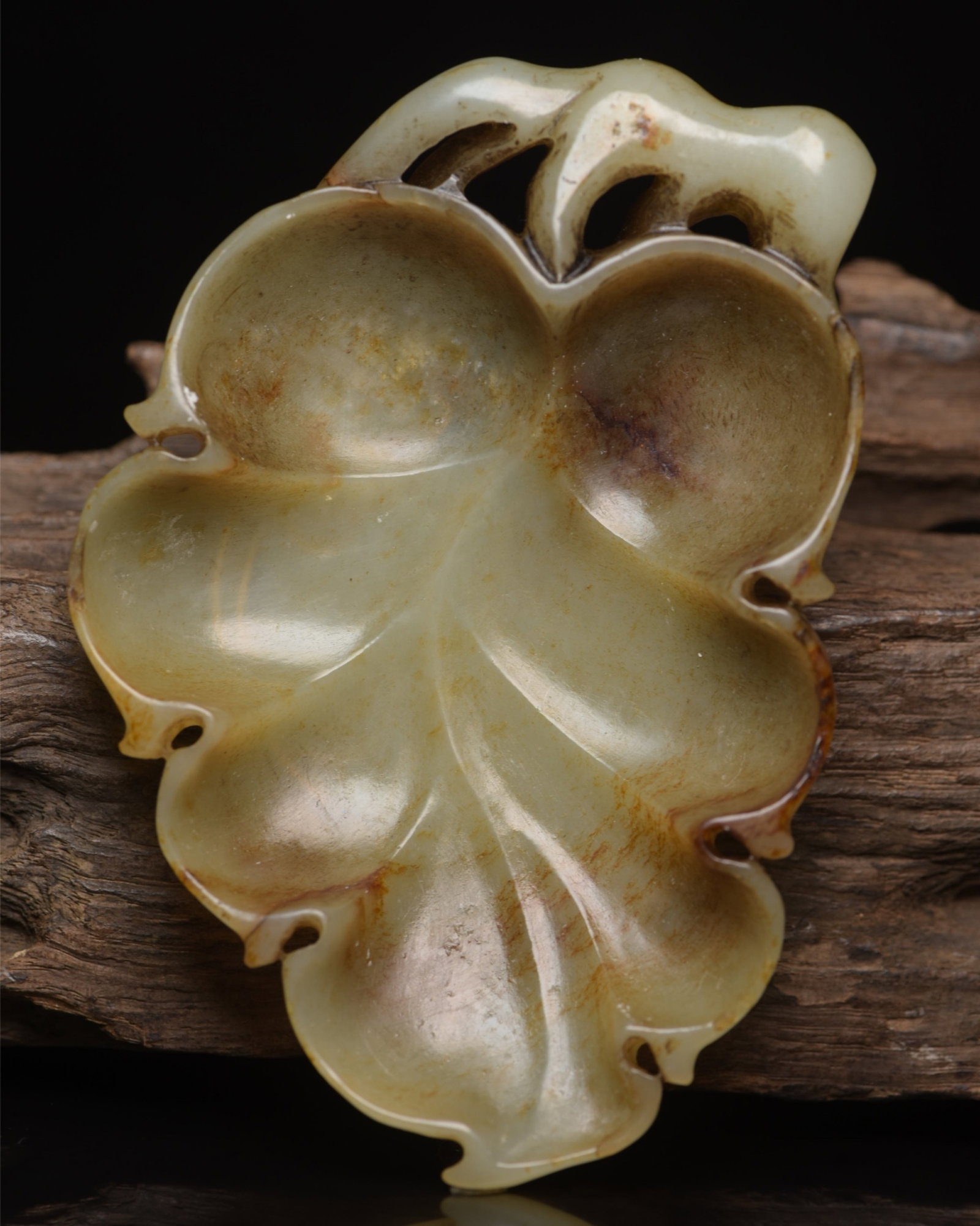 An Exquisite White Jade Brush Washer: An Exquisite White Jade Brush Washer,Qing Dynasty,China,Size:4.7inx3.1inx0.7in,Weight:101g 白玉笔洗,中国清代