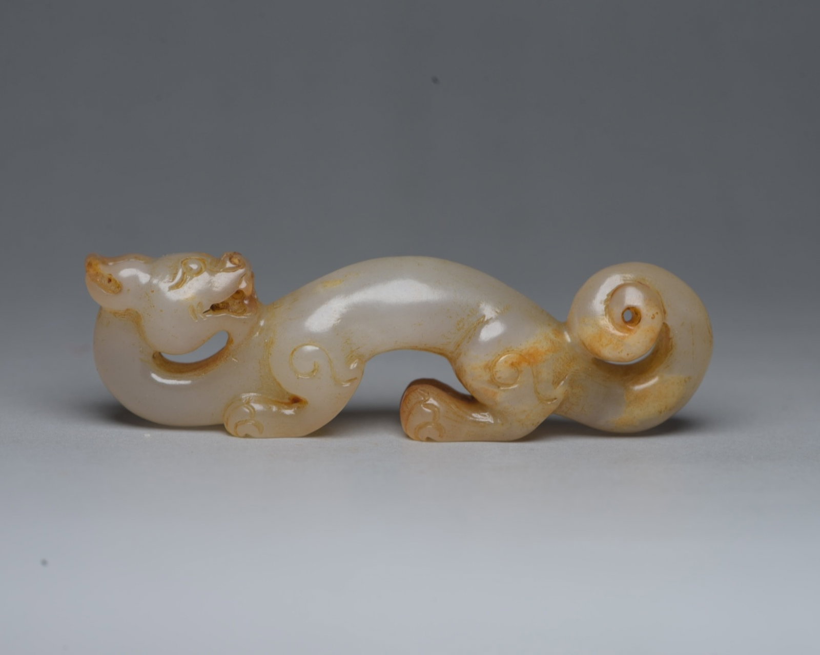 An Exquisite White Jade Dragon Ornament: An Exquisite White Jade Dragon Ornament,Qing Dynasty,China,Size:3.2inx0.9inx0.6in,Weight:41g 白玉龙摆件,中国清代