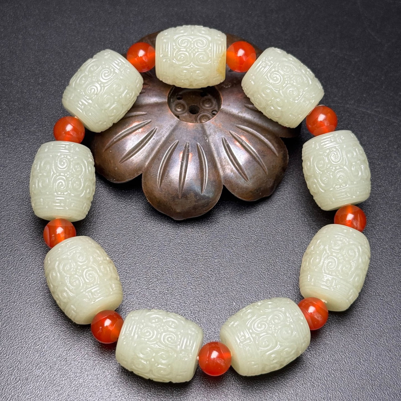 An Exquisite White Jade Auspicious Cloud Pattern Bracelet - 2
