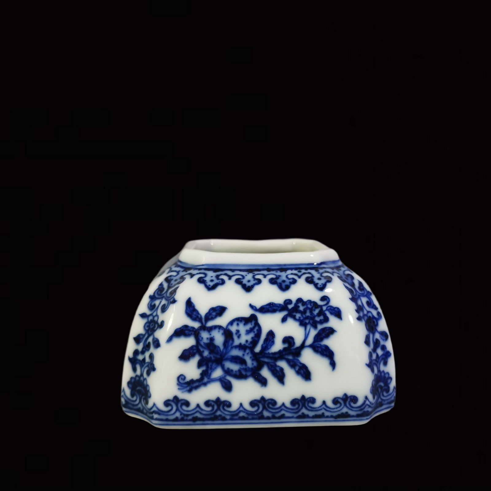 A Exquisite Blue and White Fruit Pattern Brush Washer: A Exquisite Blue and White Fruit Pattern Brush Washe,Qing Dynasty, China, Qianlong Six-character Mark,Size:2.2inx3.8in