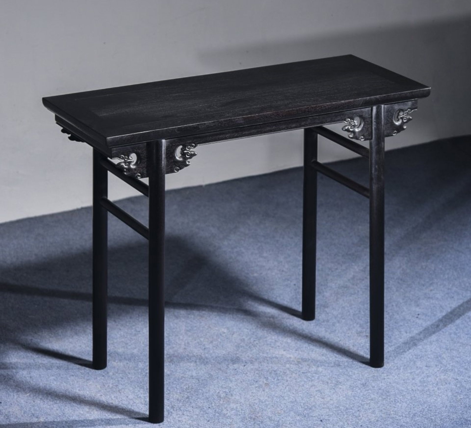 An Exquisite Zitanwood Auspicious Cloud Pattern Long Table: An Exquisite Zitanwood Auspicious Cloud Pattern Long Table ,Qing Dynasty, China,Size:38.6inx16.1inx31.9in 紫檀木祥云纹条案