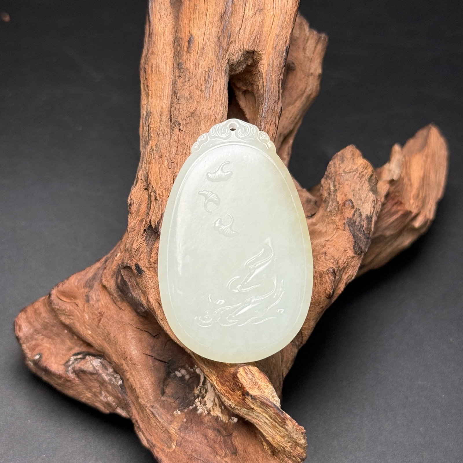 An Exquisite White Jade Fish Pattern Pendant: An Exquisite White Jade Fish Pattern Pendant,Qing Dynasty,China,Size:46mmx30mmx7mm,Weight:20g 白玉鱼纹佩,中国清代