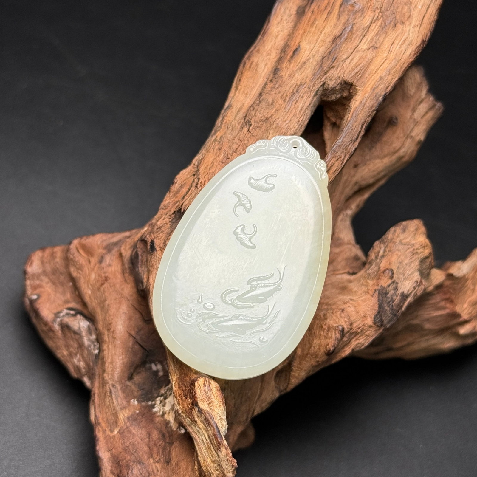 An Exquisite White Jade Fish Pattern Pendant - 2