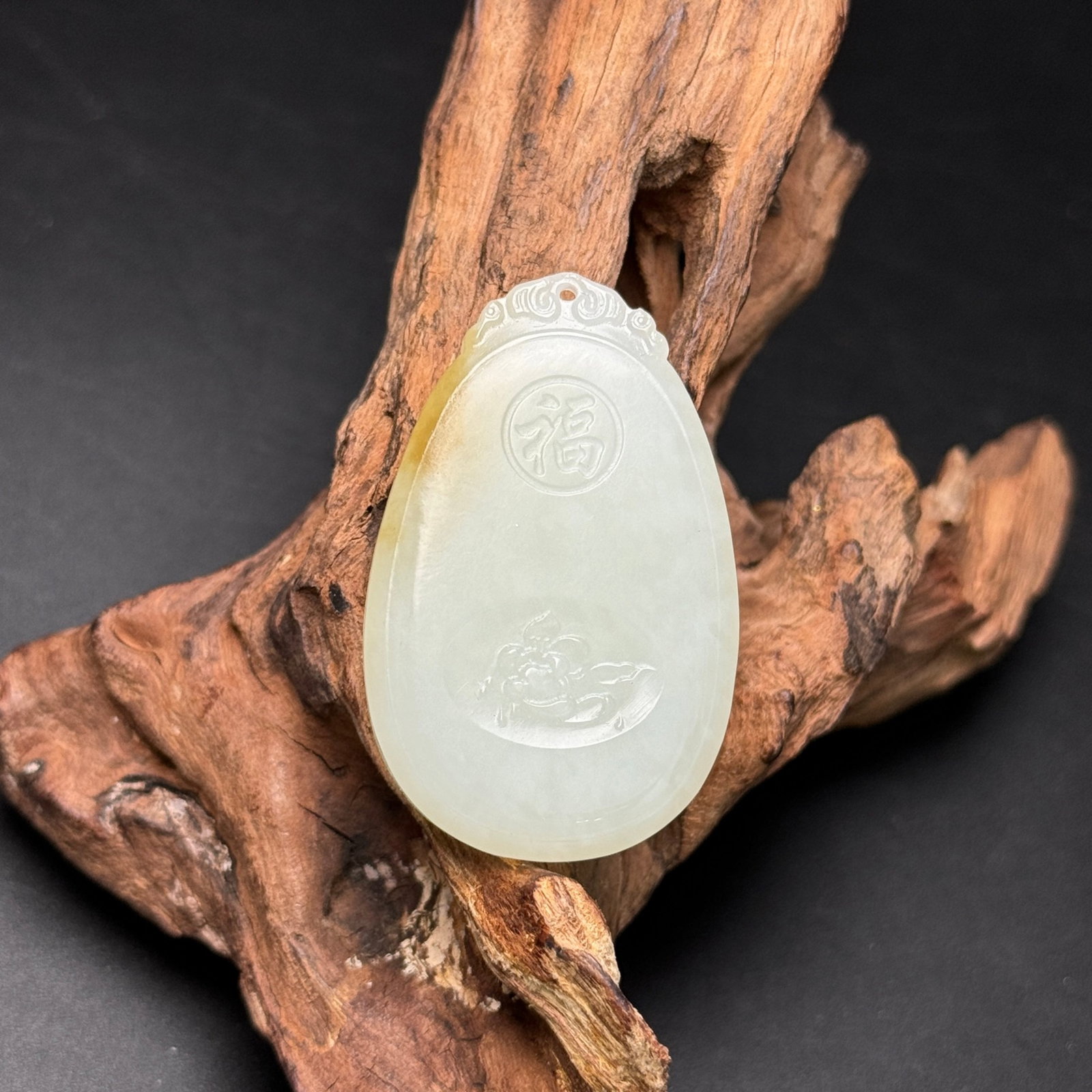 An Exquisite White Jade Fish Pattern Pendant - 3