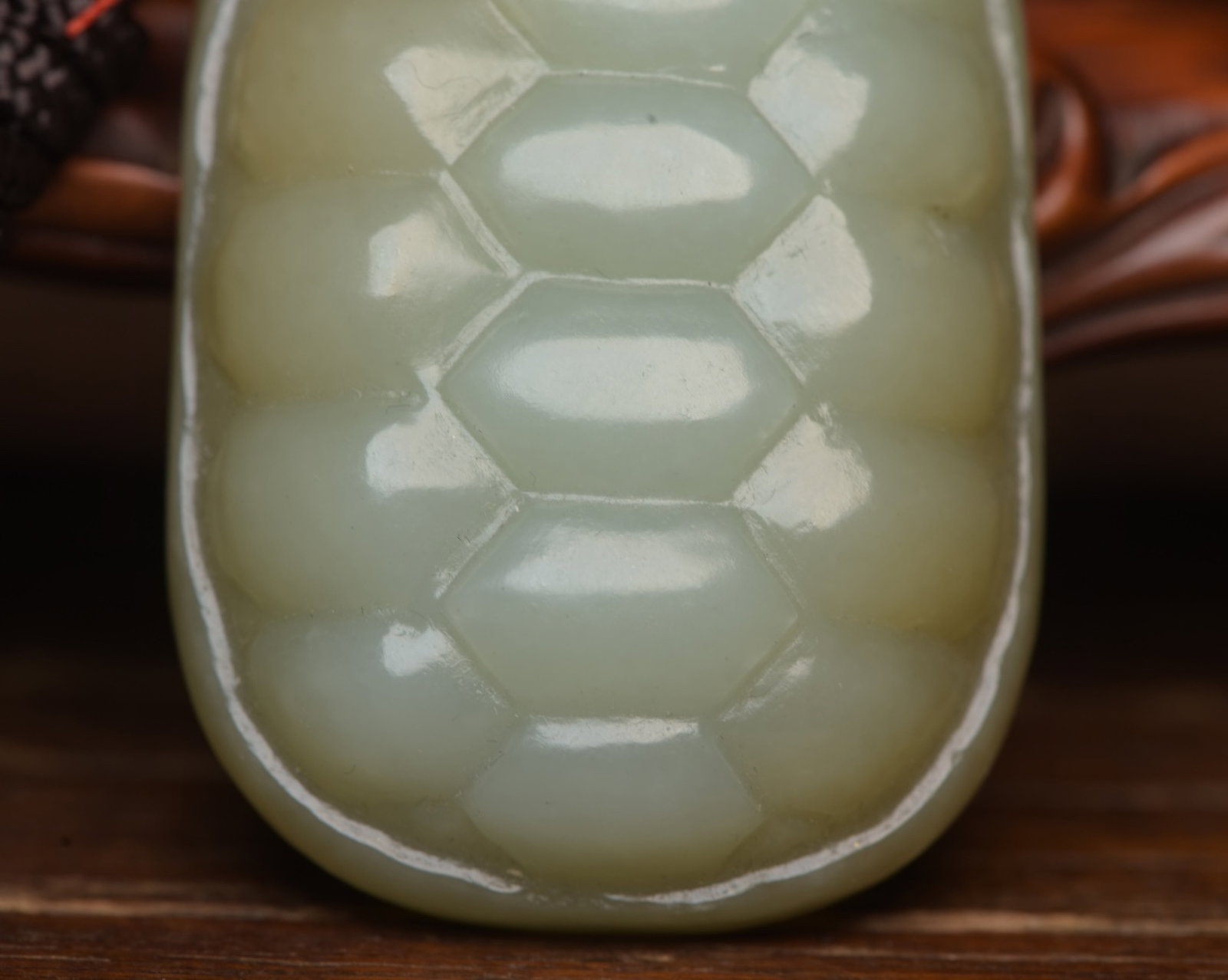 An Exquisite White Jade Turtle Shell Pendant - 7
