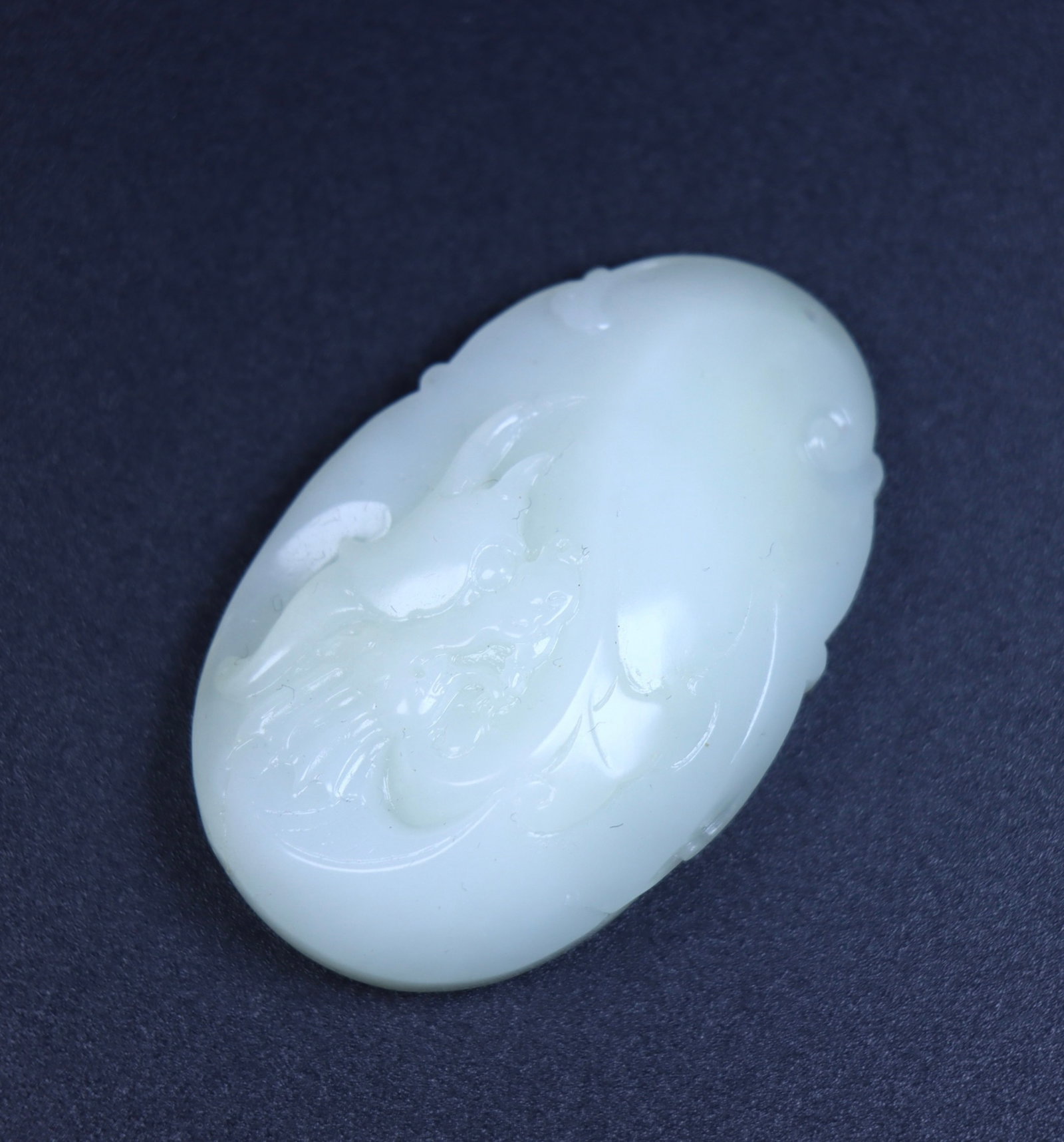 An Exquisite White Jade Dragon Pattern Pendant - 4
