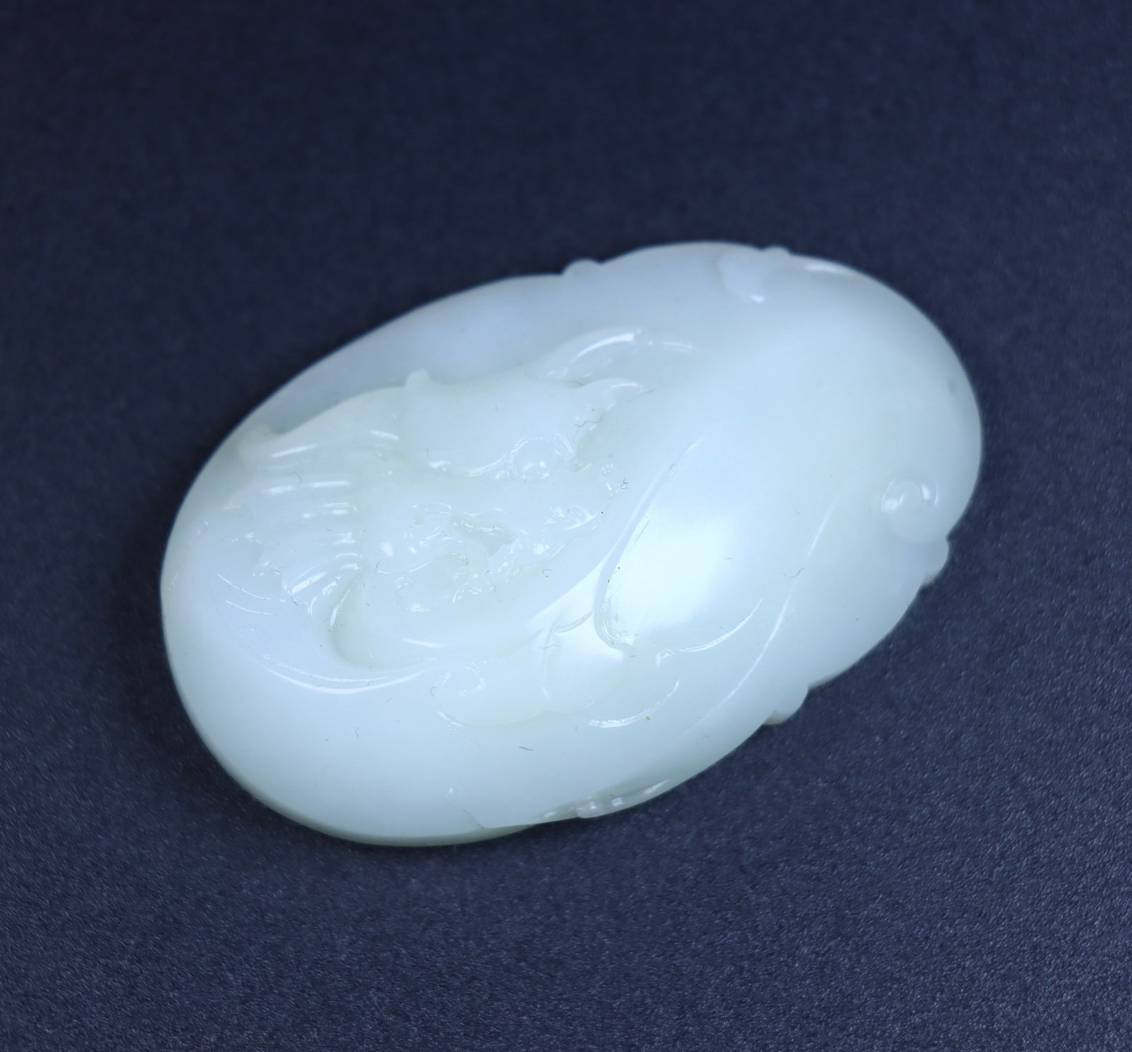An Exquisite White Jade Dragon Pattern Pendant - 6