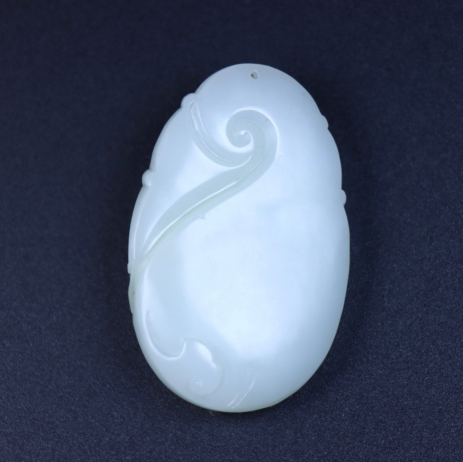An Exquisite White Jade Dragon Pattern Pendant - 9