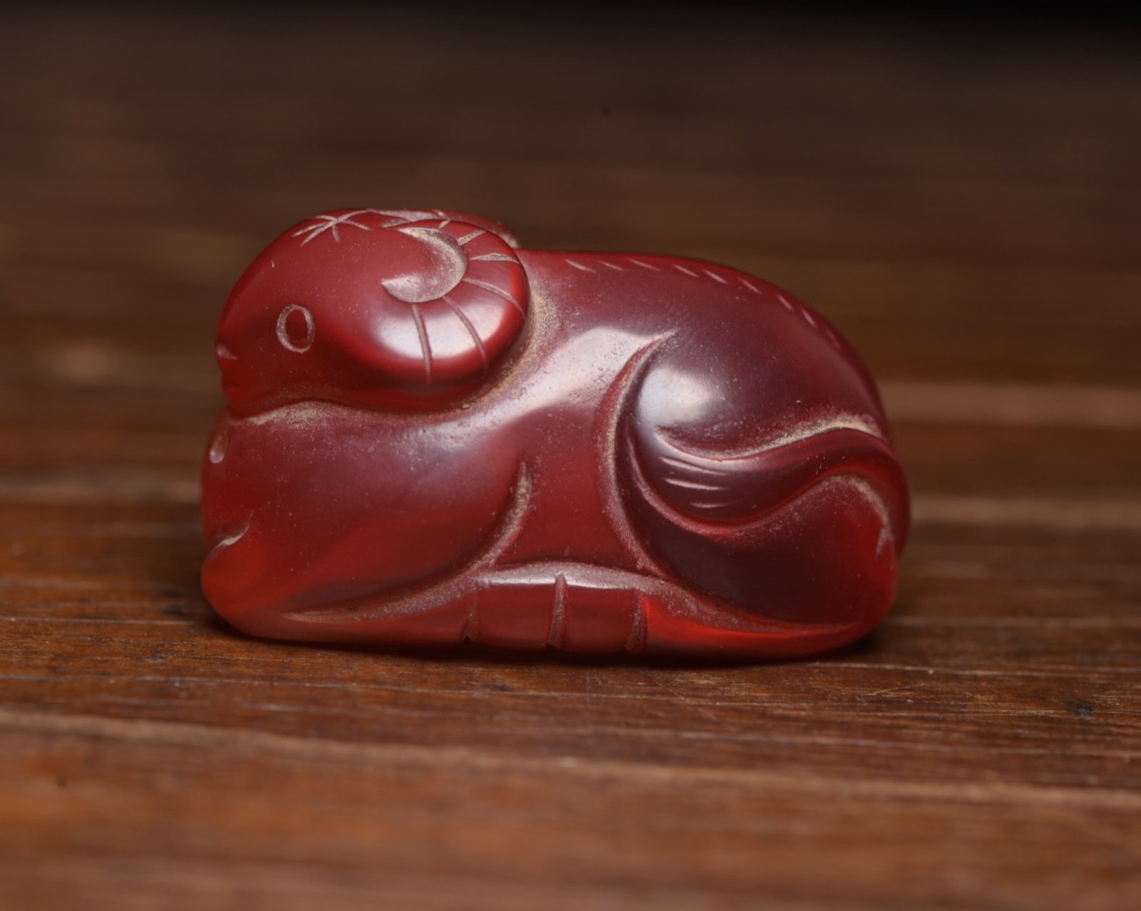 An Exquisite Agate Sheep Ornament: An Exquisite Agate Sheep Ornament,Qing Dynasty,China,Size:1.9inx1.1inx1.1in,Weight:136g 玛瑙羊摆件,中国清代
