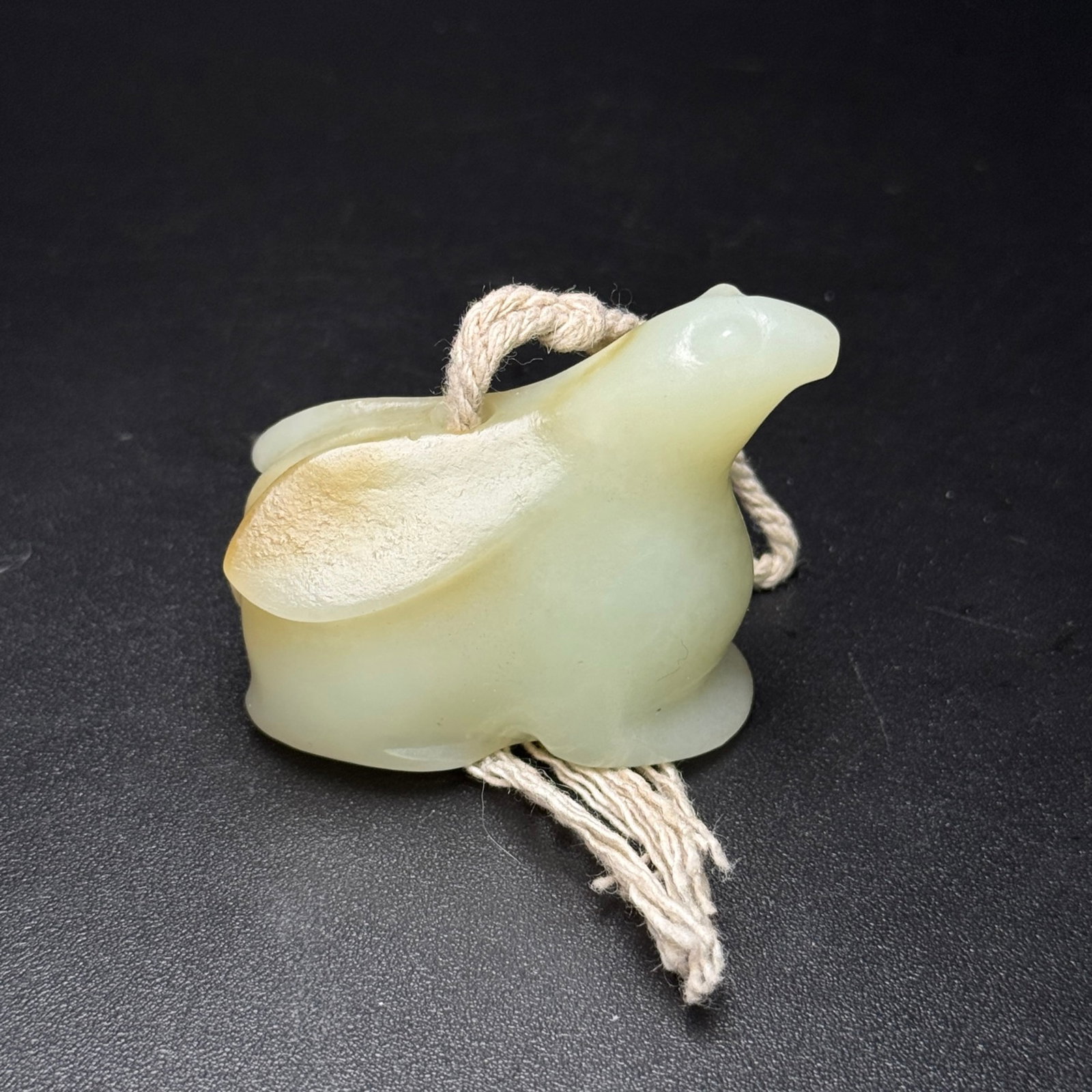 An Exquisite White Jade Bird Ornament (1 of 7)
