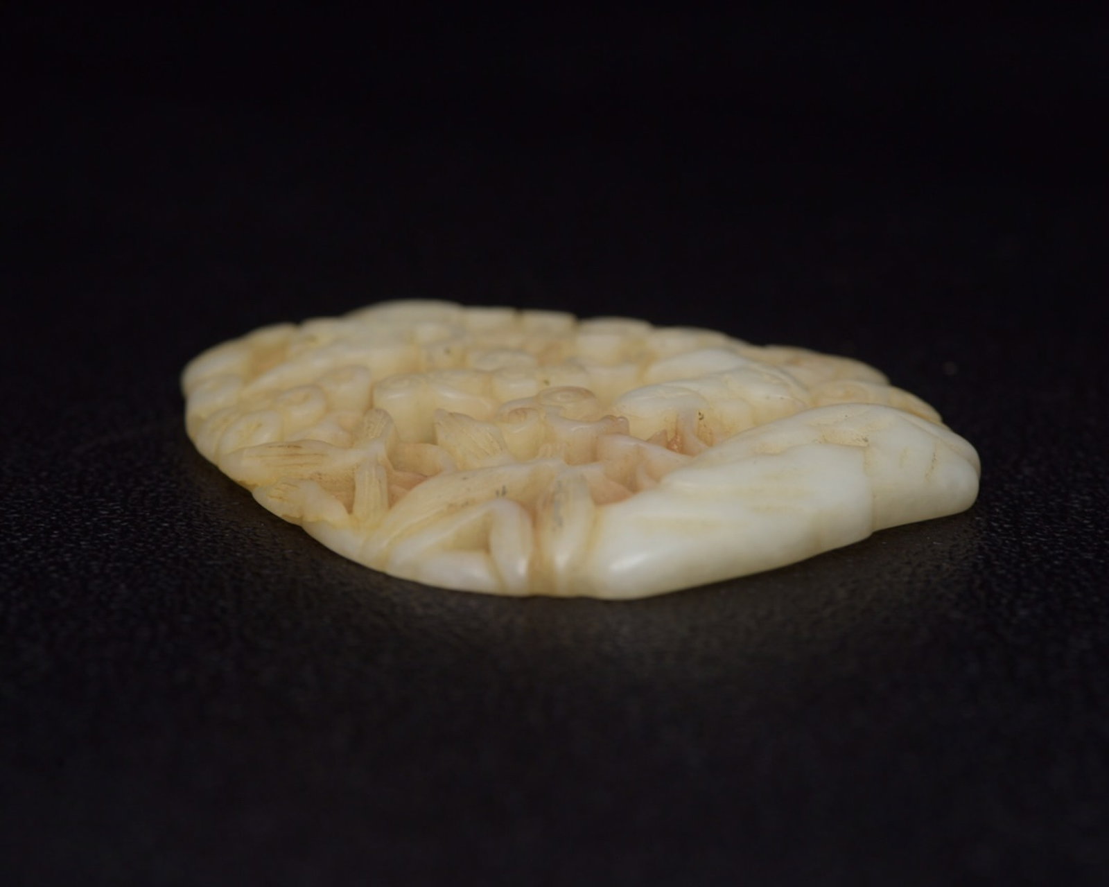 An Exquisite White Jade Deer Pattern Pendant - 5