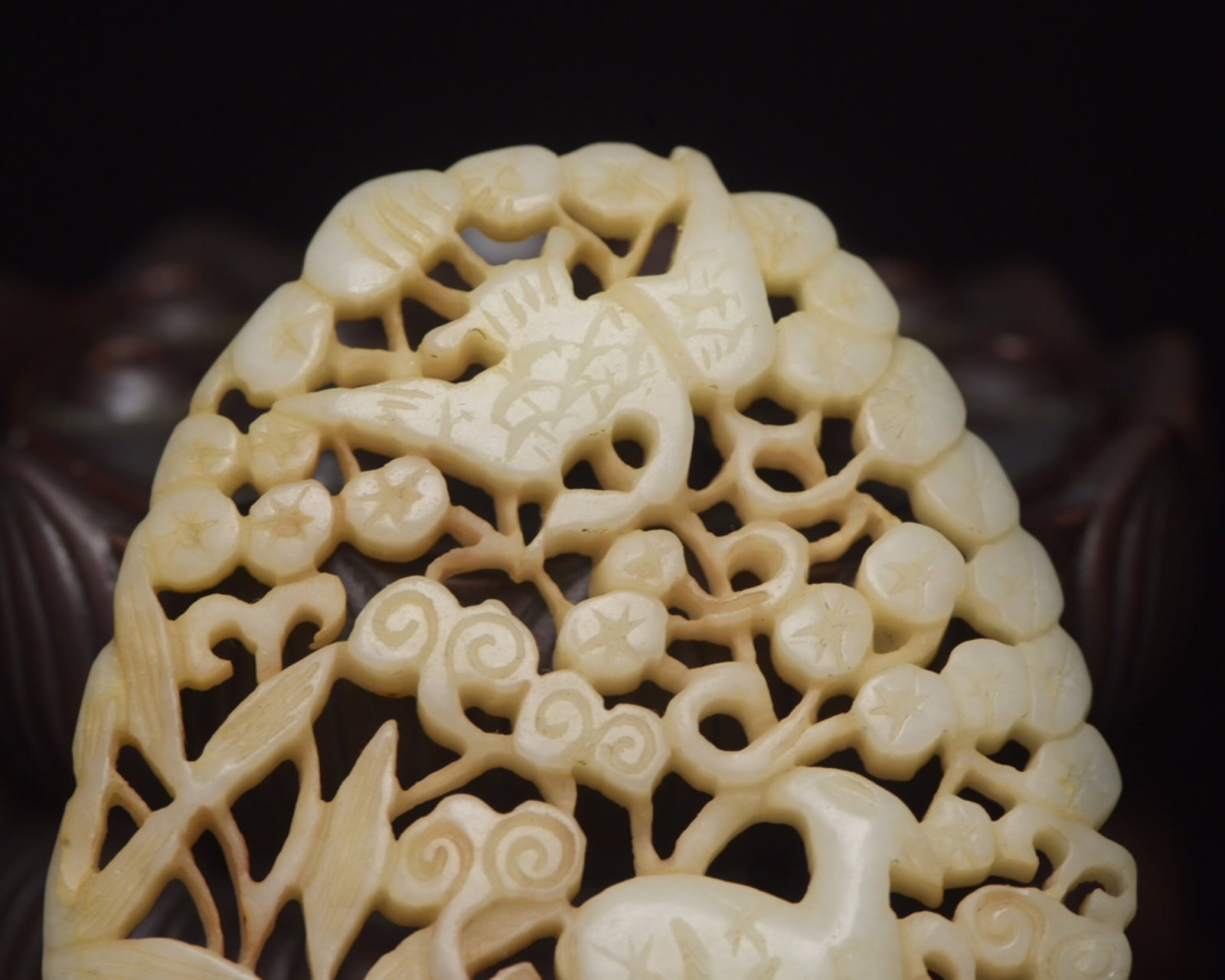 An Exquisite White Jade Deer Pattern Pendant - 6
