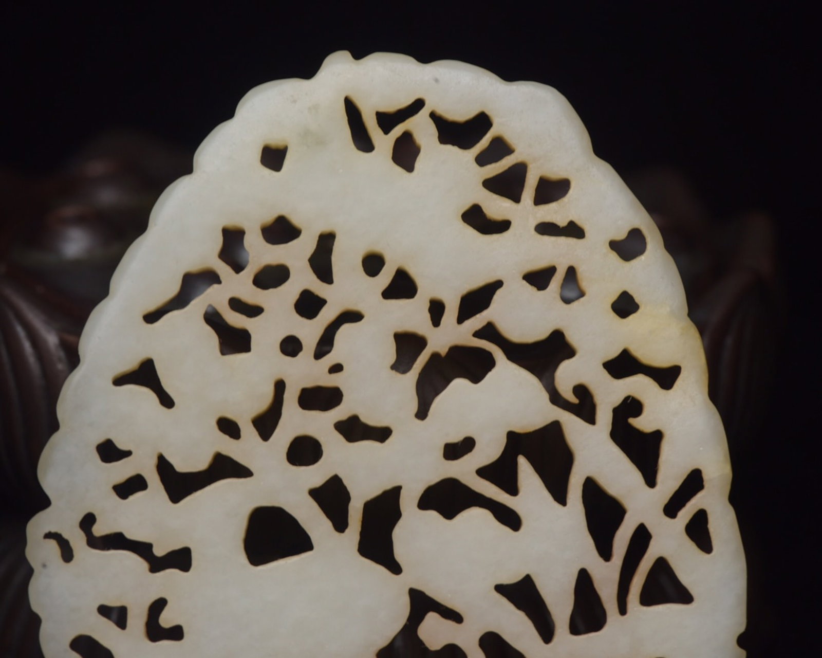 An Exquisite White Jade Deer Pattern Pendant - 8
