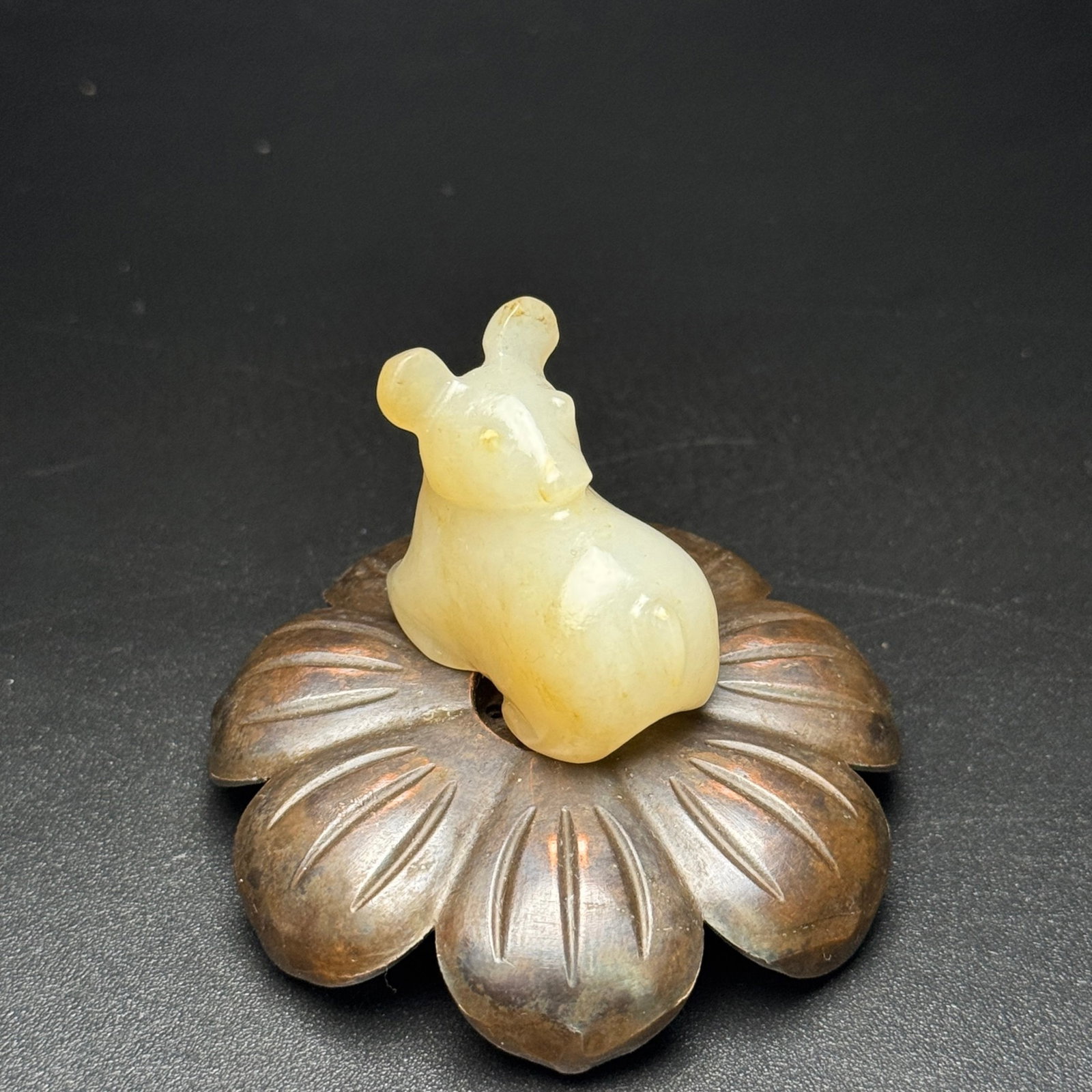 An Exquisite White Jade Deer Ornament: An Exquisite White Jade Deer Ornament,Qing Dynasty,China,Size:32mmx28mmx19mm,Weight:25g 白玉鹿摆件,中国清代