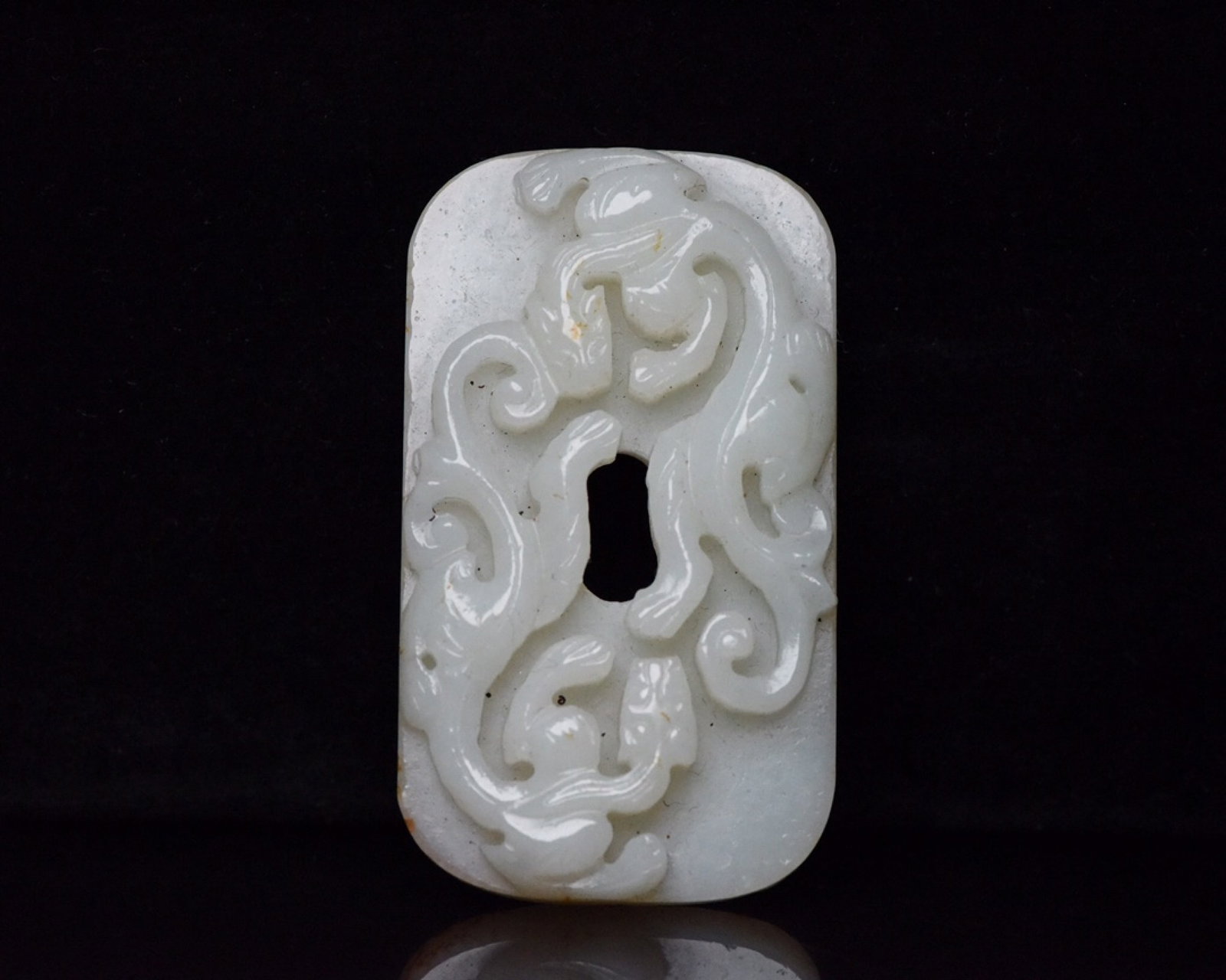 An Exquisite White Jade Chi-Dragon Pattern Pendant: An Exquisite White Jade Chi-Dragon Pattern Pendant,Qing Dynasty,China,Size:2.6inx1.5inx0.4in,Weight:46g 白玉螭龙纹牌,中国清代