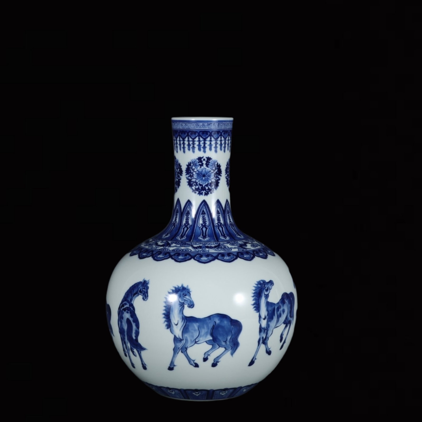 A Exquisite Blue and White Horse Pattern Vase (1 of 8)