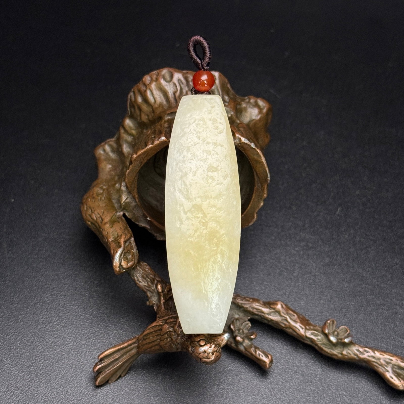 An Exquisite White Jade Pendant: An Exquisite White Jade Pendant,Qing Dynasty,China,Size:55mmx17mmx12mm,Weight:24g 白玉挂件,中国清代