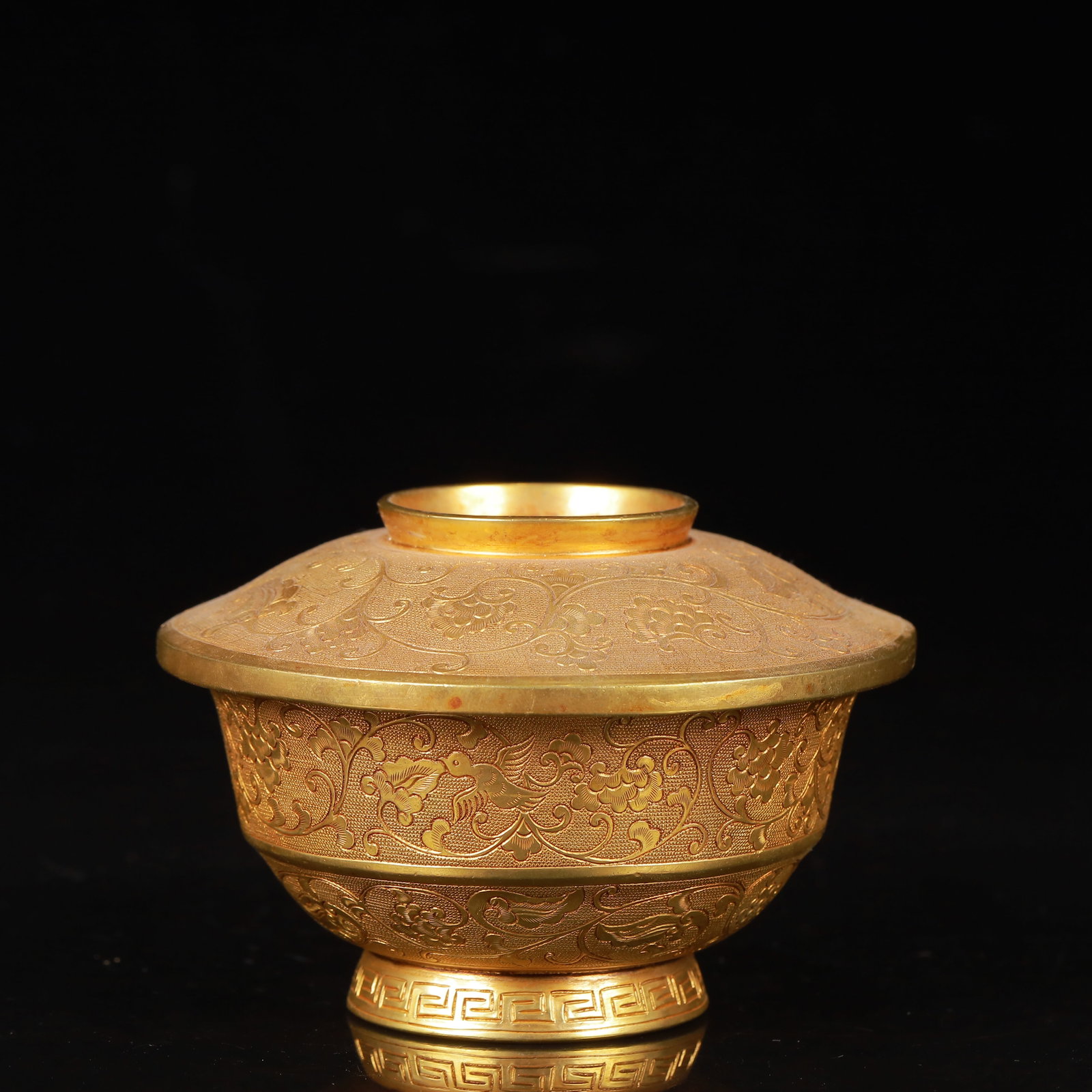 An Exquisite Gilt Bronze Flower and Bird Pattern Cup: An Exquisite Gilt Bronze Flower and Bird Pattern Cup,Qing Dynasty,China,Size:4.3inx2.8in,Weight:592g 铜鎏金花鸟纹杯,中国清代