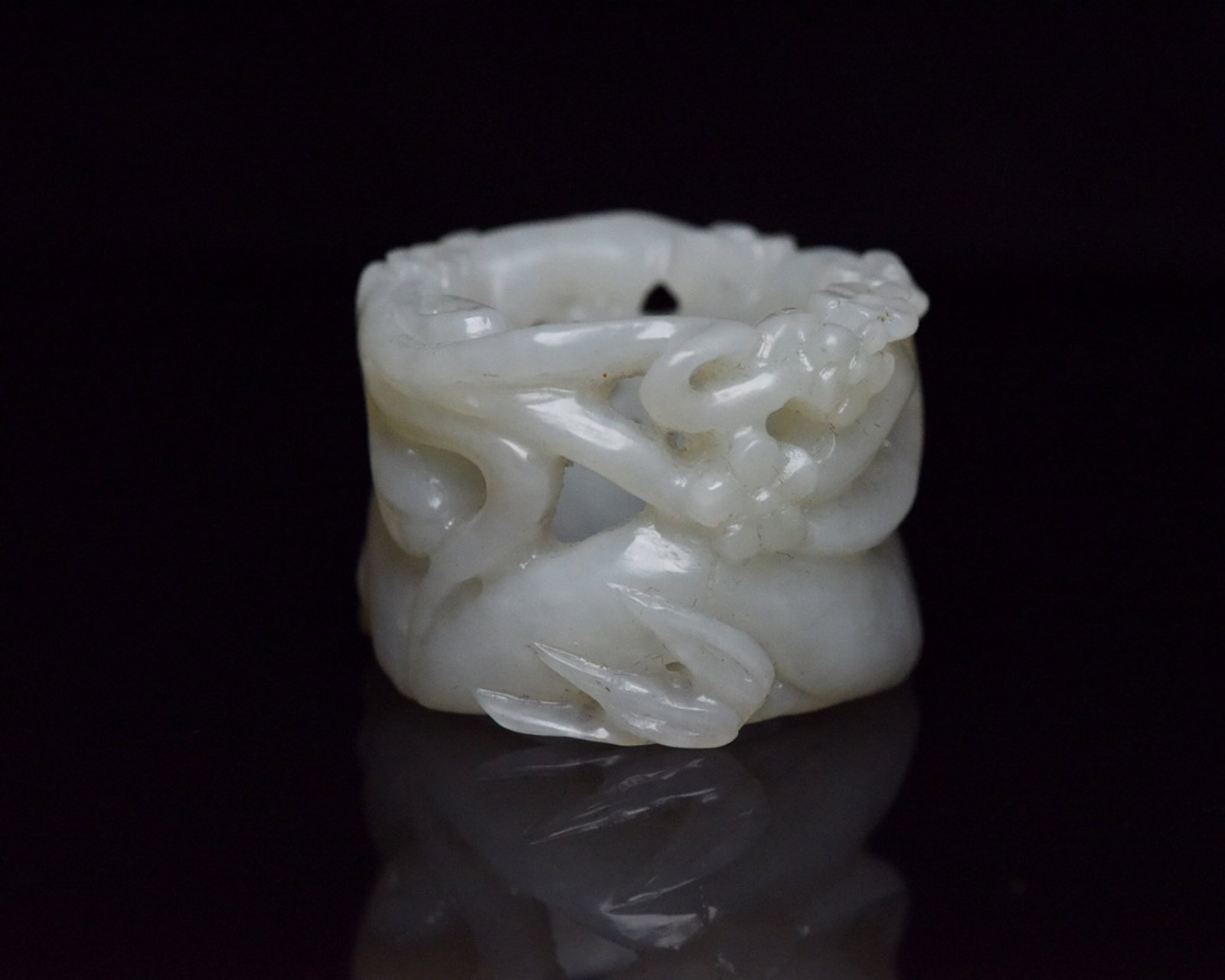 An Exquisite White Jade Flower Pattern Thumb Ring: An Exquisite White Jade Flower Pattern Thumb Ring,Qing Dynasty,China,Size:1.3inx0.9inx1in,Weight:27g 白玉花卉纹扳指,中国清代