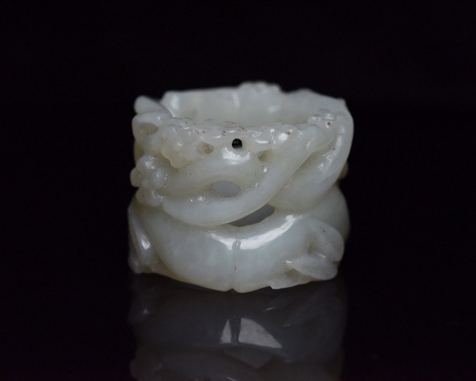 An Exquisite White Jade Flower Pattern Thumb Ring - 2