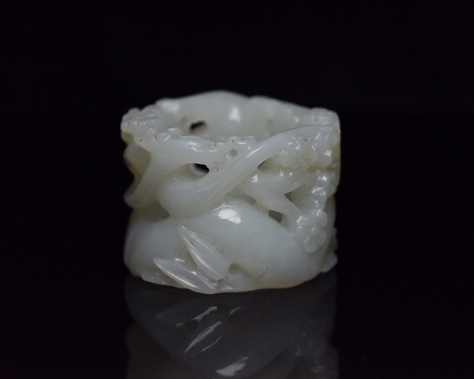 An Exquisite White Jade Flower Pattern Thumb Ring - 3