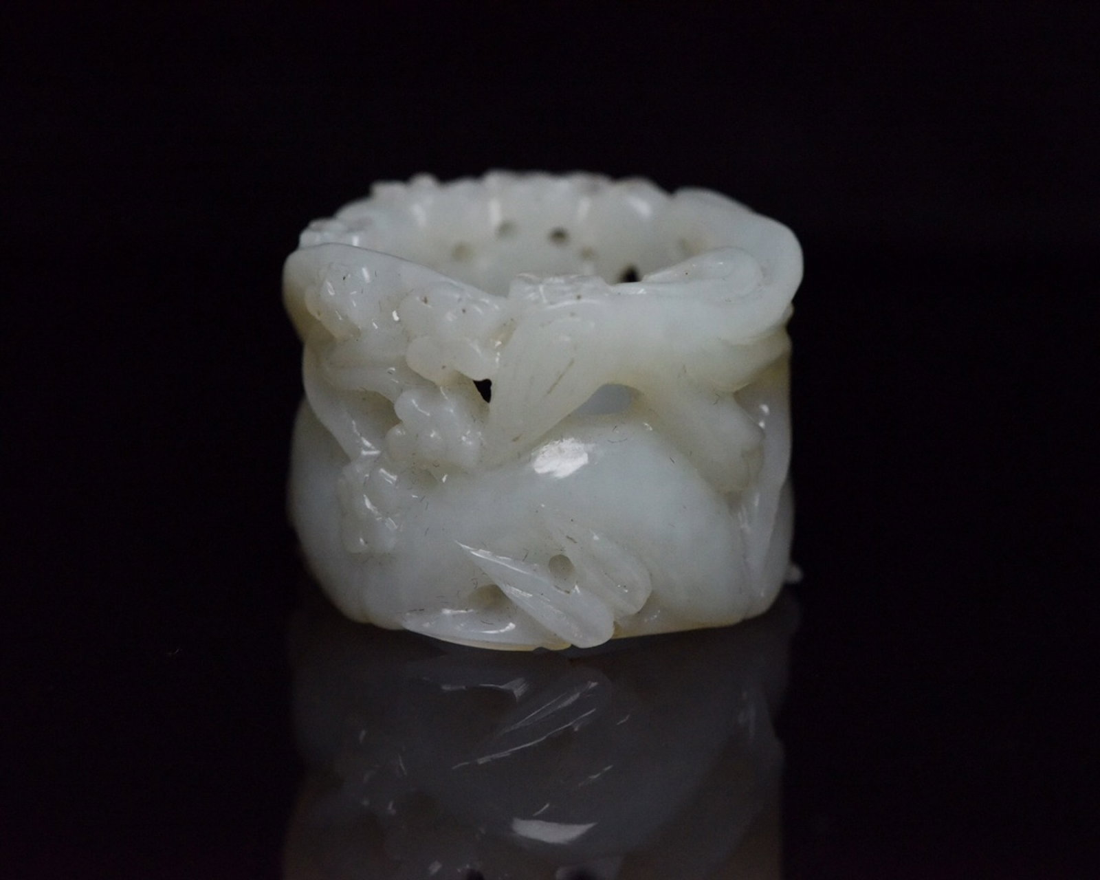 An Exquisite White Jade Flower Pattern Thumb Ring - 4
