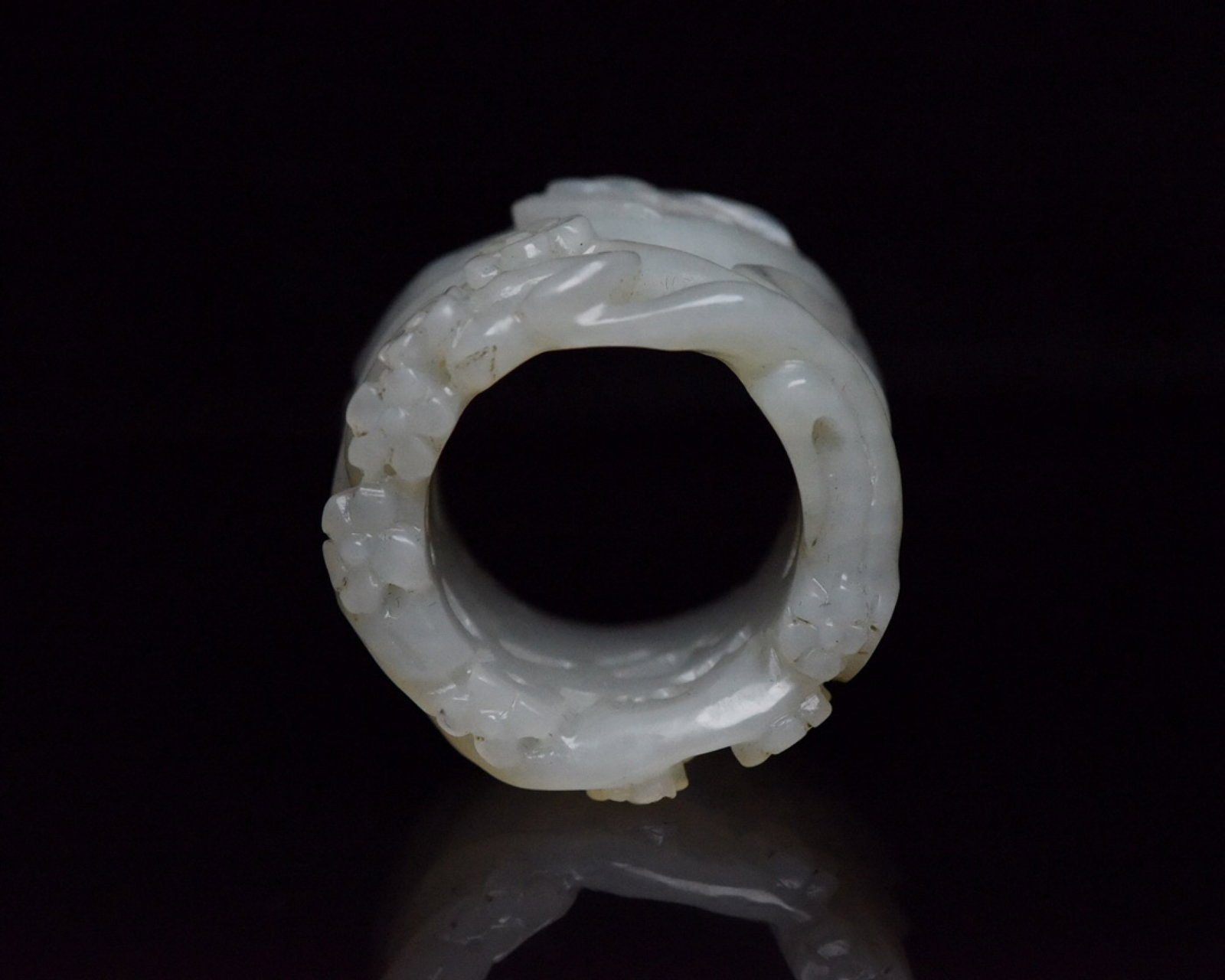 An Exquisite White Jade Flower Pattern Thumb Ring - 5