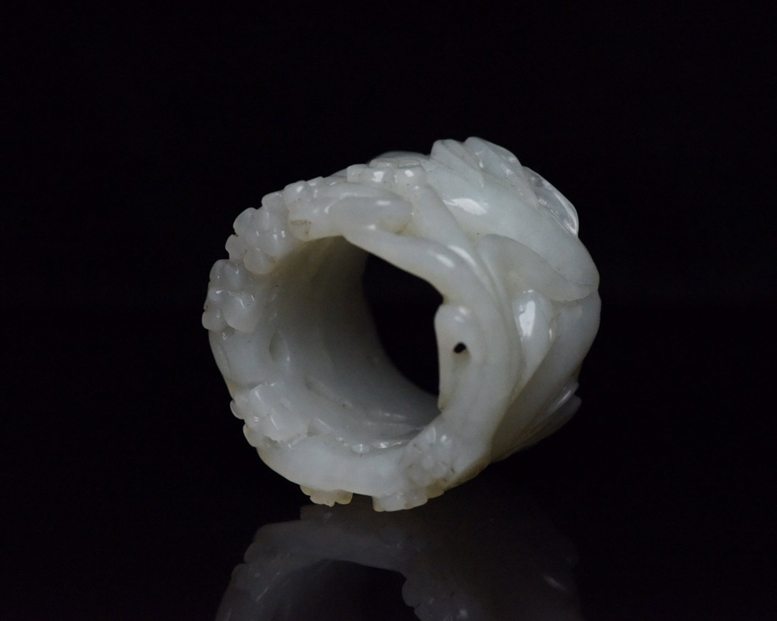 An Exquisite White Jade Flower Pattern Thumb Ring - 7