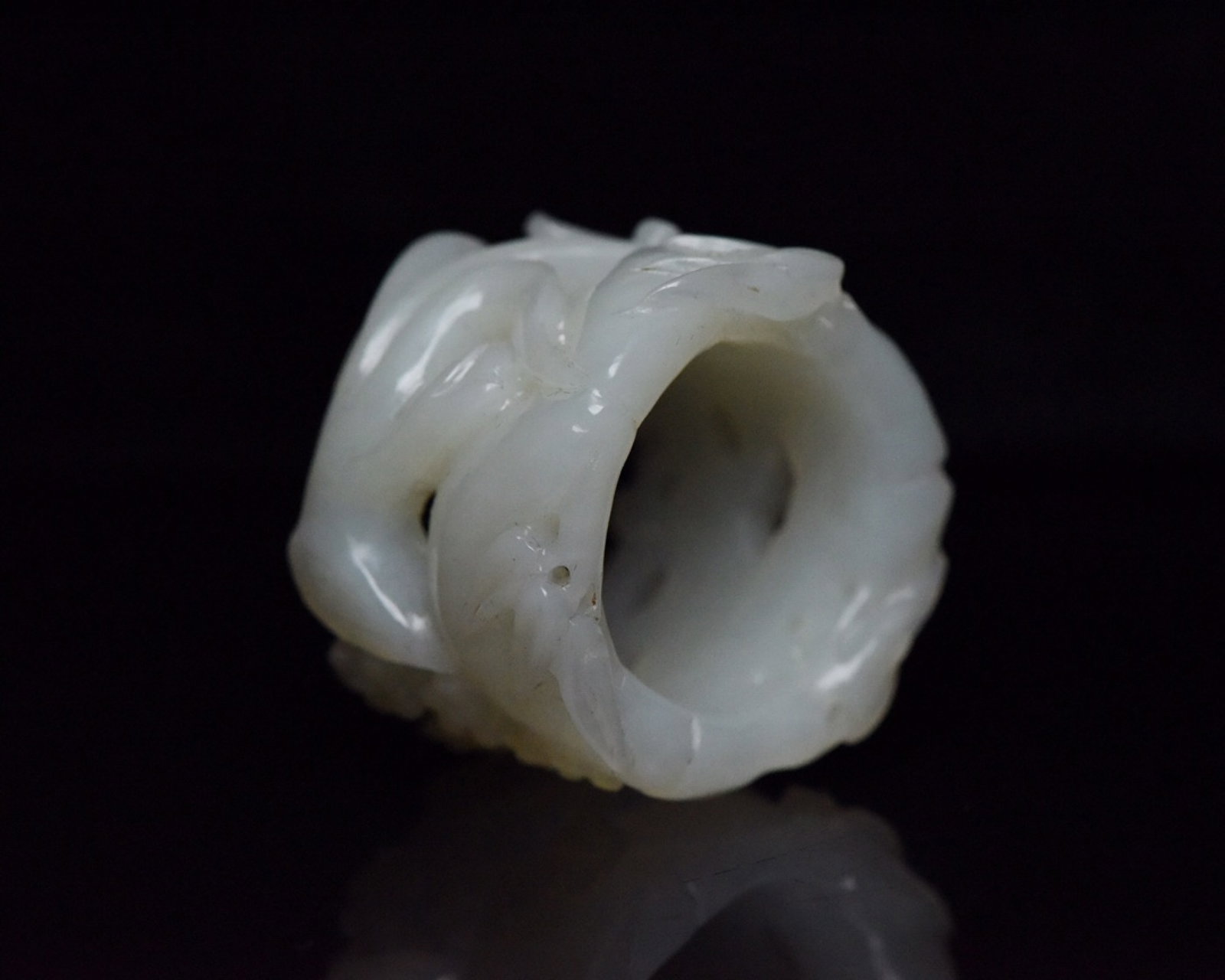 An Exquisite White Jade Flower Pattern Thumb Ring - 8