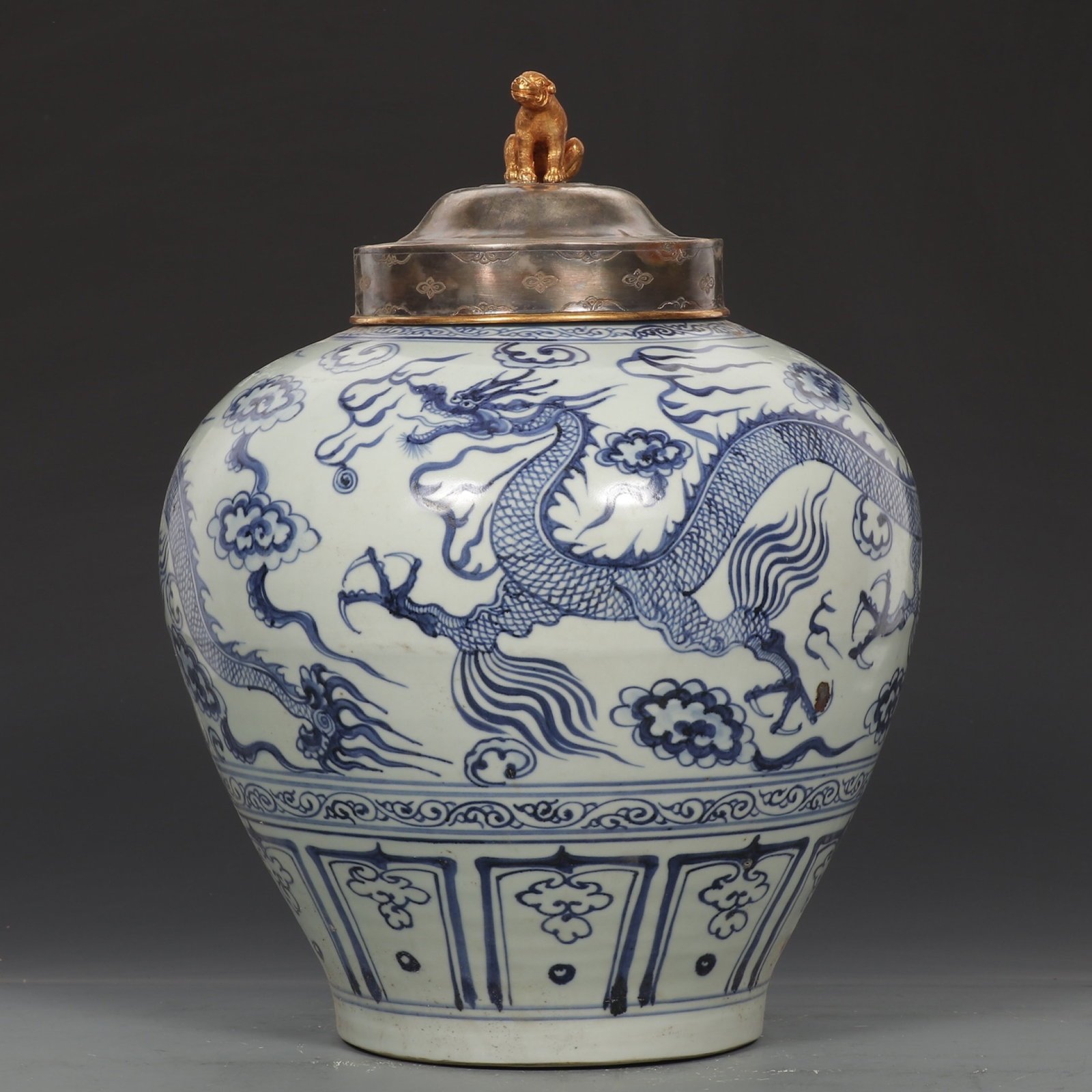 A Huge Blue and White Gilt Silver Auspicious Cloud and Dragon Pattern Jar with Cover: A Huge Blue and White Gilt Silver Auspicious Cloud and Dragon Pattern Jar with Cover,Yuan Dynasty,China,Size:16.1inx11.8in 青花银鎏金祥云龙纹İ