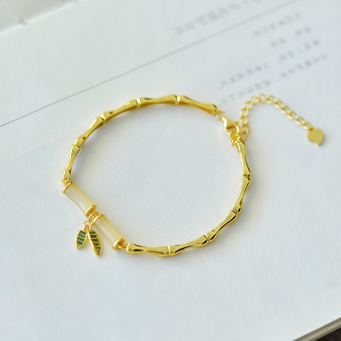 An Exquisite Sterling Silver-Gold Plated Inlaid White Jade Bracelet: An Exquisite Sterling Silver-Gold Plated Inlaid White Jade Bracelet,Size:5mmx9mm 纯银镀金镶白玉手链