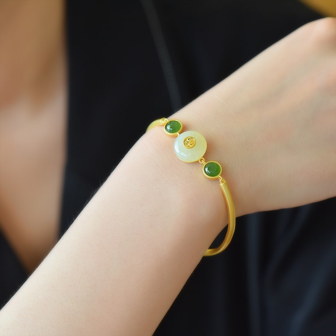An Exquisite Sterling Silver-Gold Plated Inlaid White Jade Bracelets,Inlaid Jasper: An Exquisite Sterling Silver-Gold Plated Inlaid White Jade Bracelets,Inlaid Jasper,Size:13mmx13mm 纯银镀金镶白玉手镯,嵌碧玉