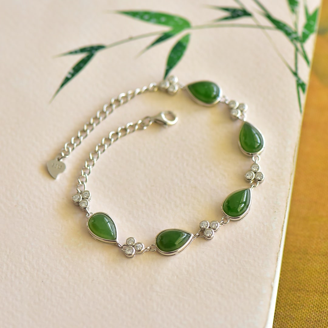 An Exquisite Sterling Silver Inlaid Jasper Bracelet,Inlaid Diamond: An Exquisite Sterling Silver Inlaid Jasper Bracelet,Inlaid Diamond 纯银镶碧玉手链,嵌钻石