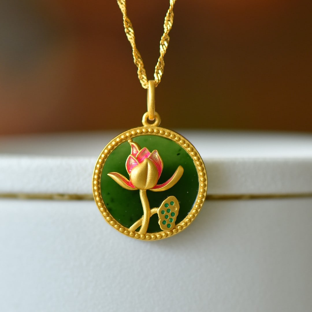 An Exquisite Sterling Silver-Gold Plated Inlaid Jasper Enamel Pendant: An Exquisite Sterling Silver-Gold Plated Inlaid Jasper Enamel Pendant,Size:18mmx18mm 纯银镀金镶碧玉珐琅吊坠