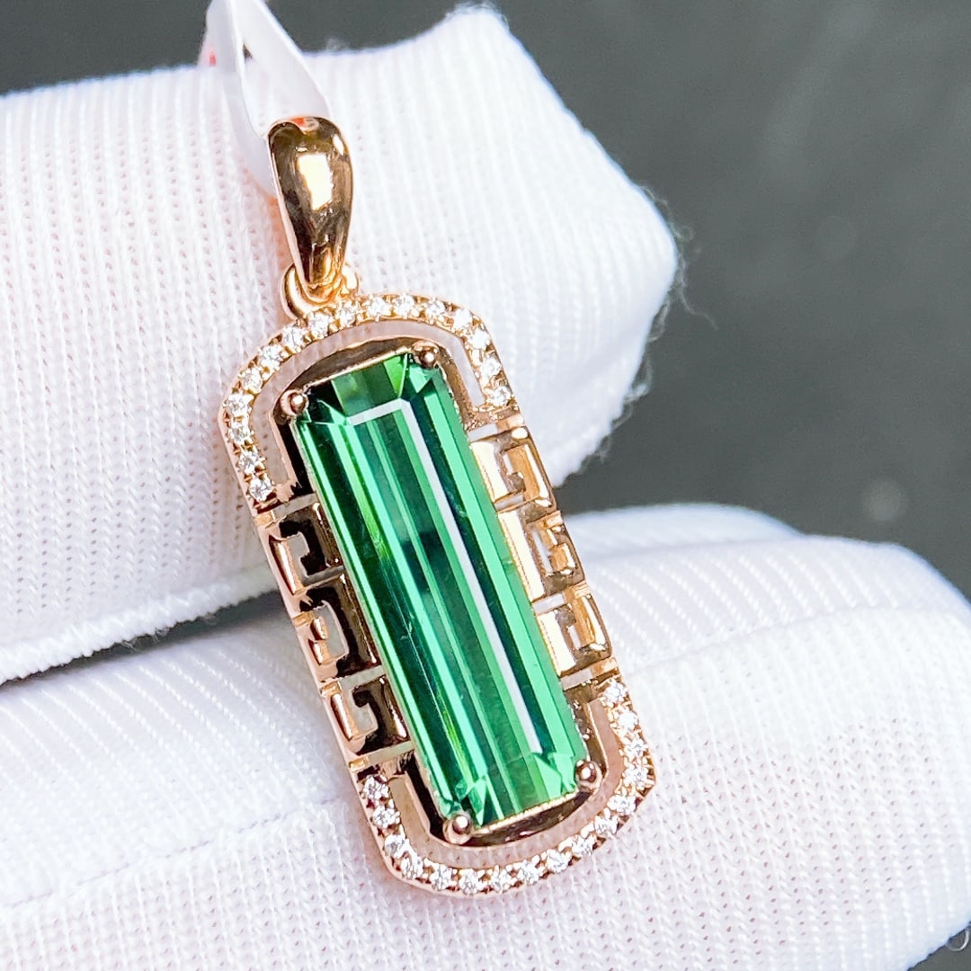 3.43Ctw Natural Tourmaline Necklace: 3.43Ctw Natural Tourmaline Necklace,Size:15.3mmx5.2mm 3.43Ctw天然碧玺项链