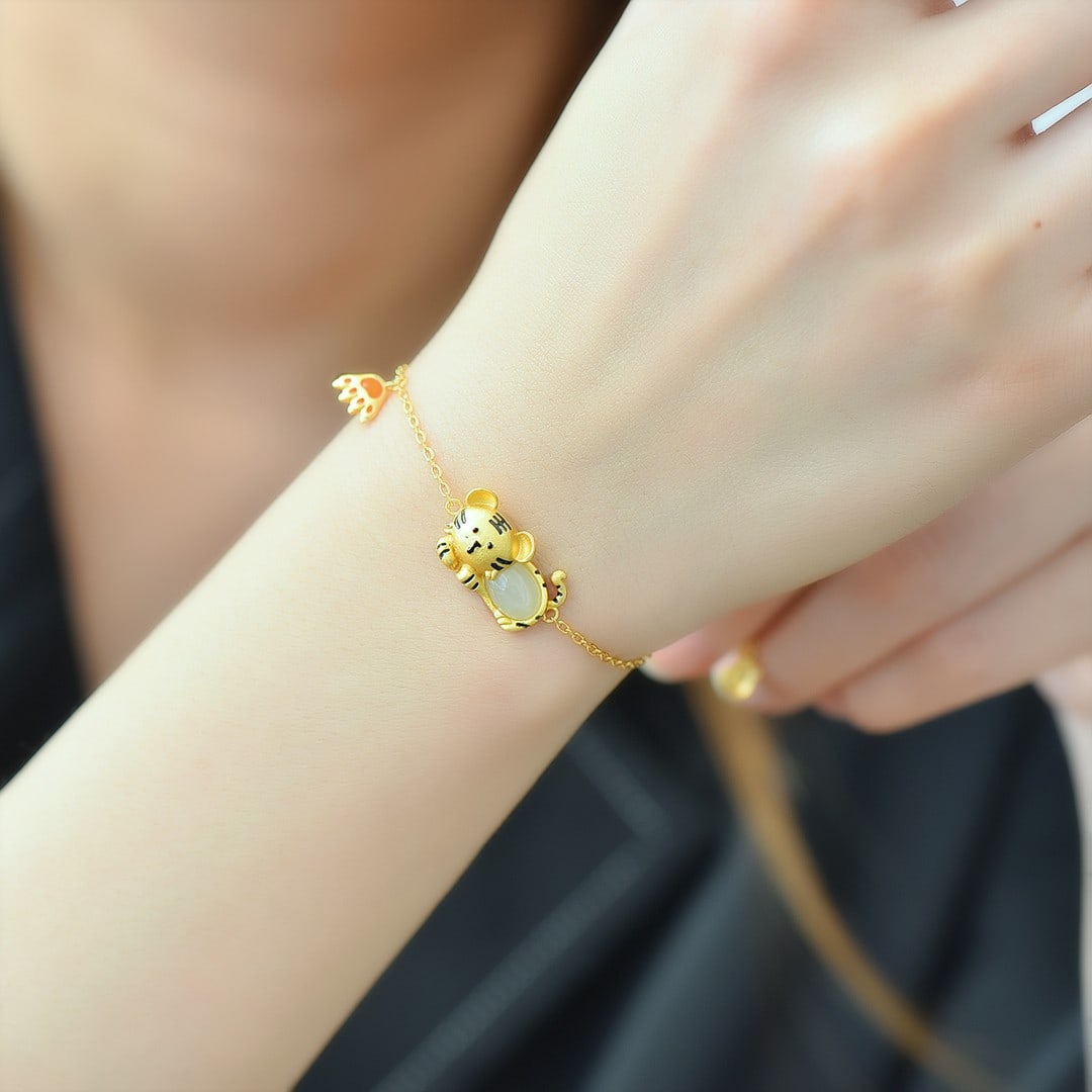 An Exquisite Sterling Silver-Gold Plated Inlaid White Jade Enamel Bracelet: An Exquisite Sterling Silver-Gold Plated Inlaid White Jade Enamel Bracelet,Size:6mmx8mm 纯银镀金镶白玉珐琅手链