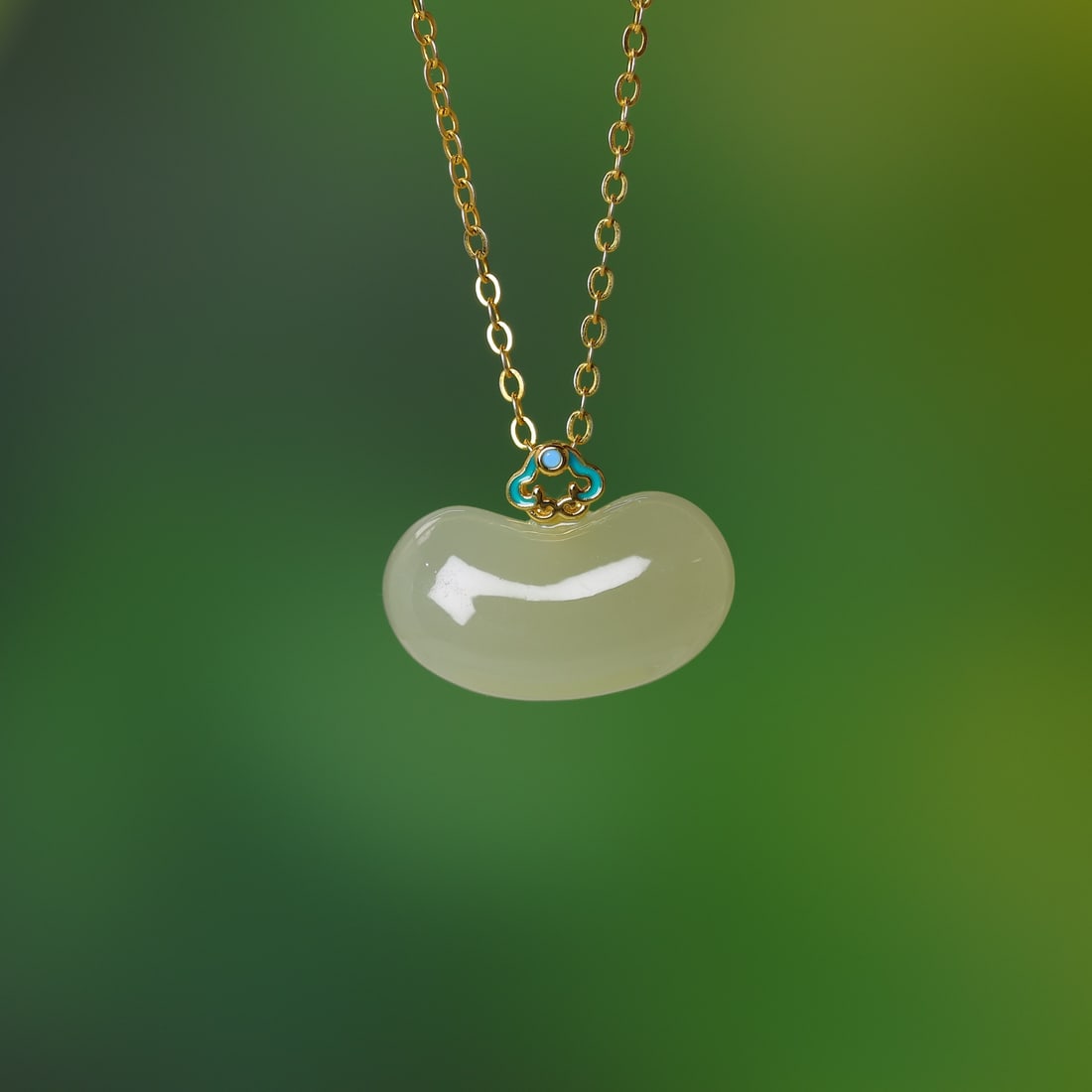 An Exquisite Sterling Silver-Gold Plated Inlaid Greenish Jade Pendant: An Exquisite Sterling Silver-Gold Plated Inlaid Greenish Jade Pendant,Size:10mmx17mm 纯银镀金镶青白玉吊坠
